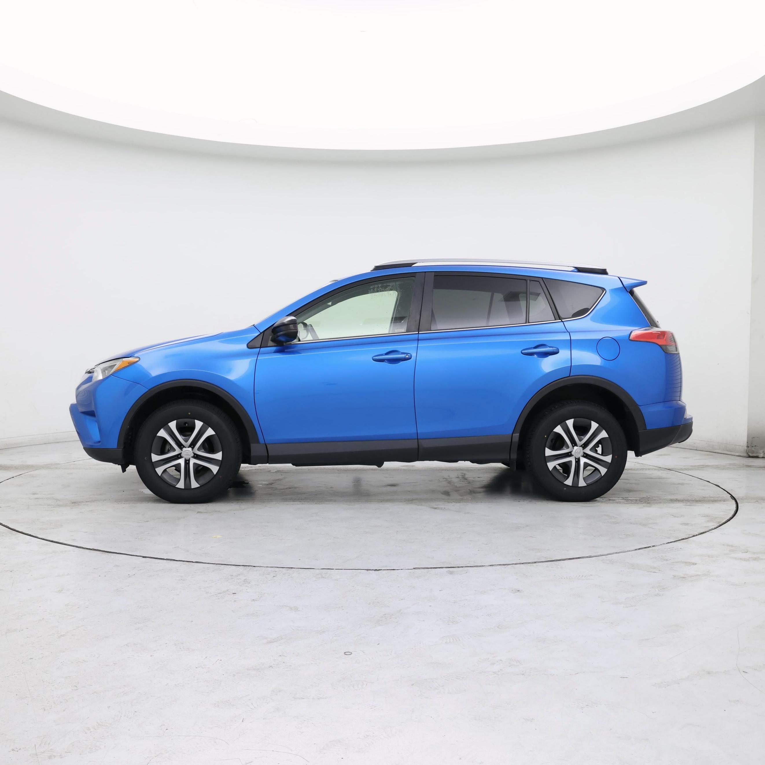 Thumbnail: 2018 Toyota RAV4 - 3