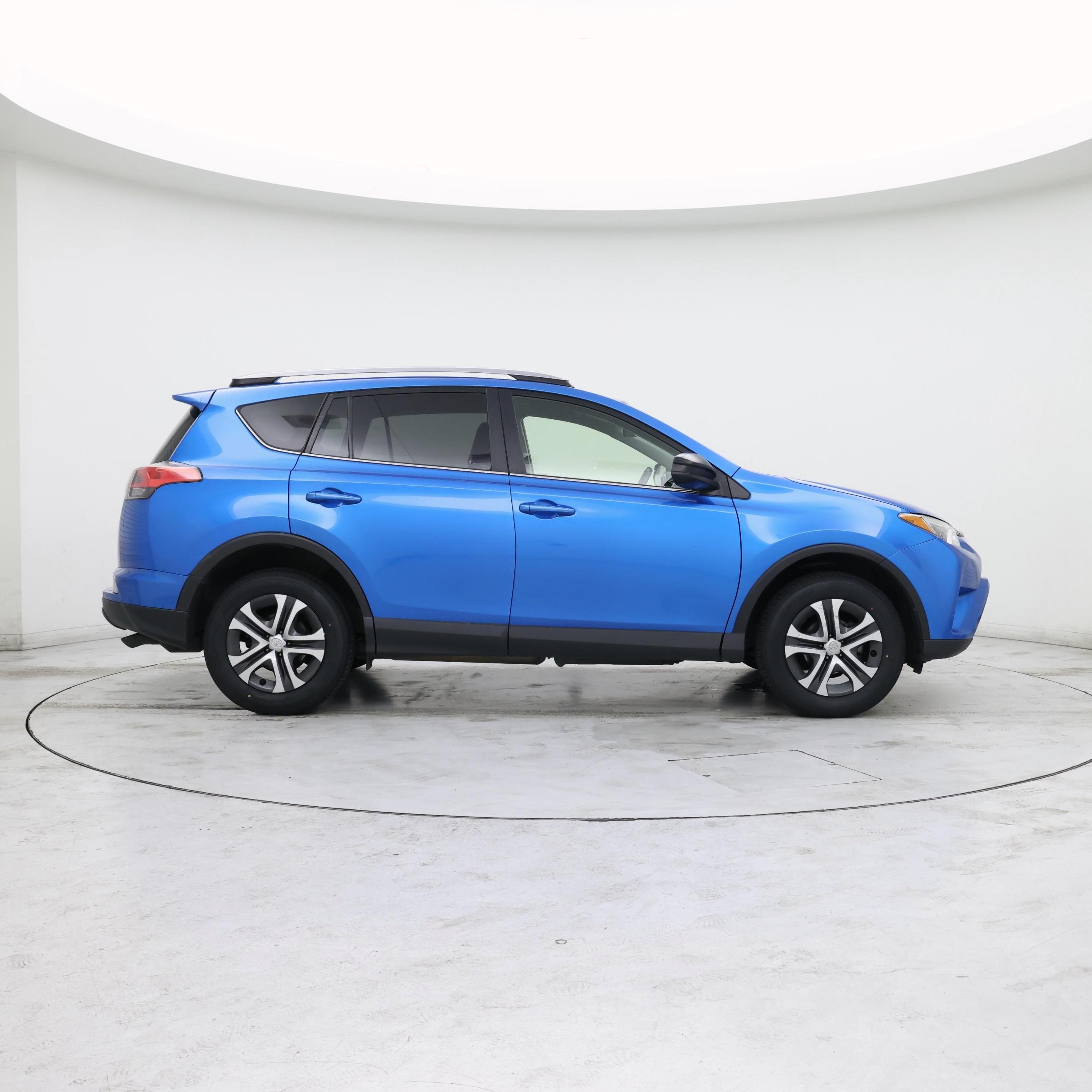Thumbnail: 2018 Toyota RAV4 - 7