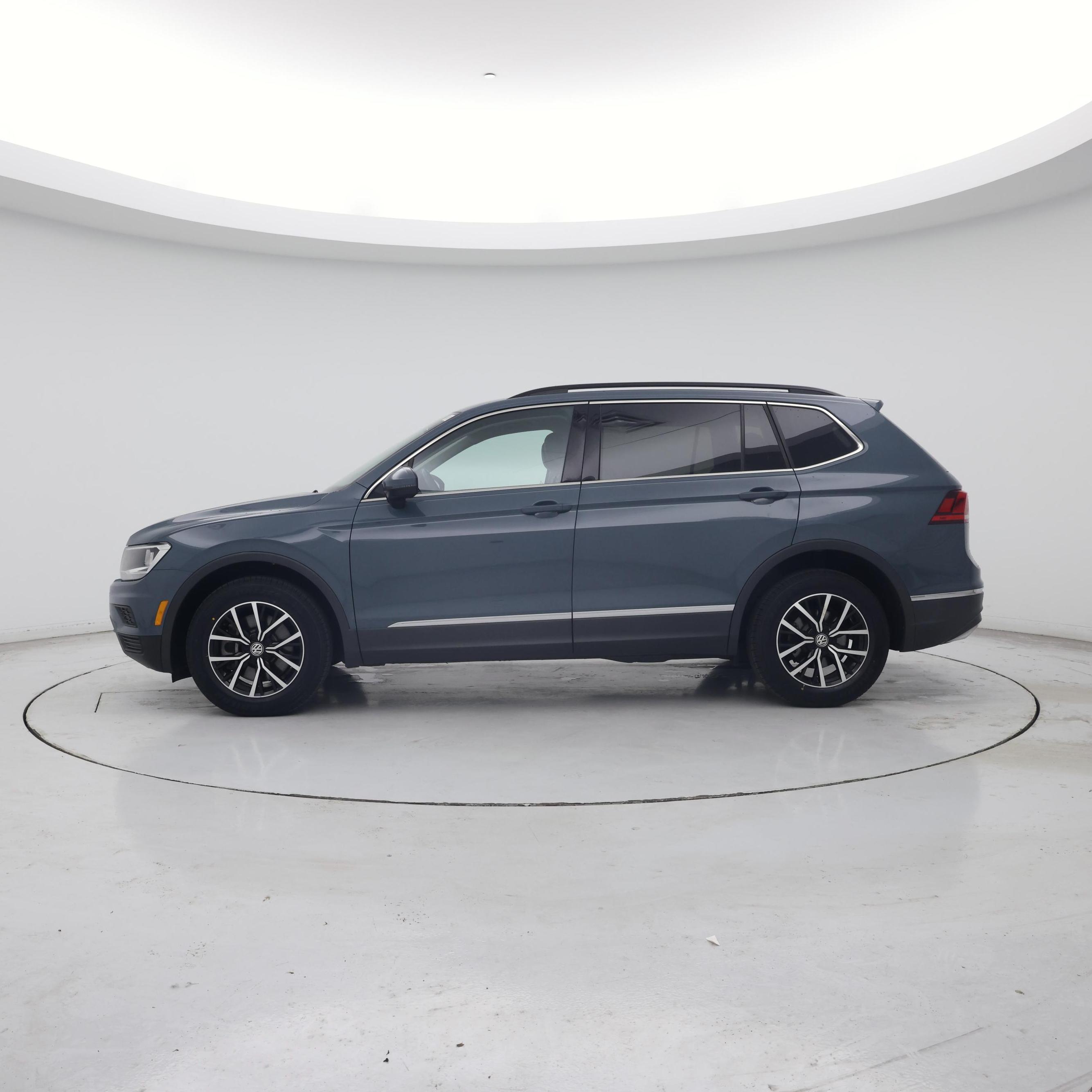 Thumbnail: 2021 Volkswagen Tiguan - 3