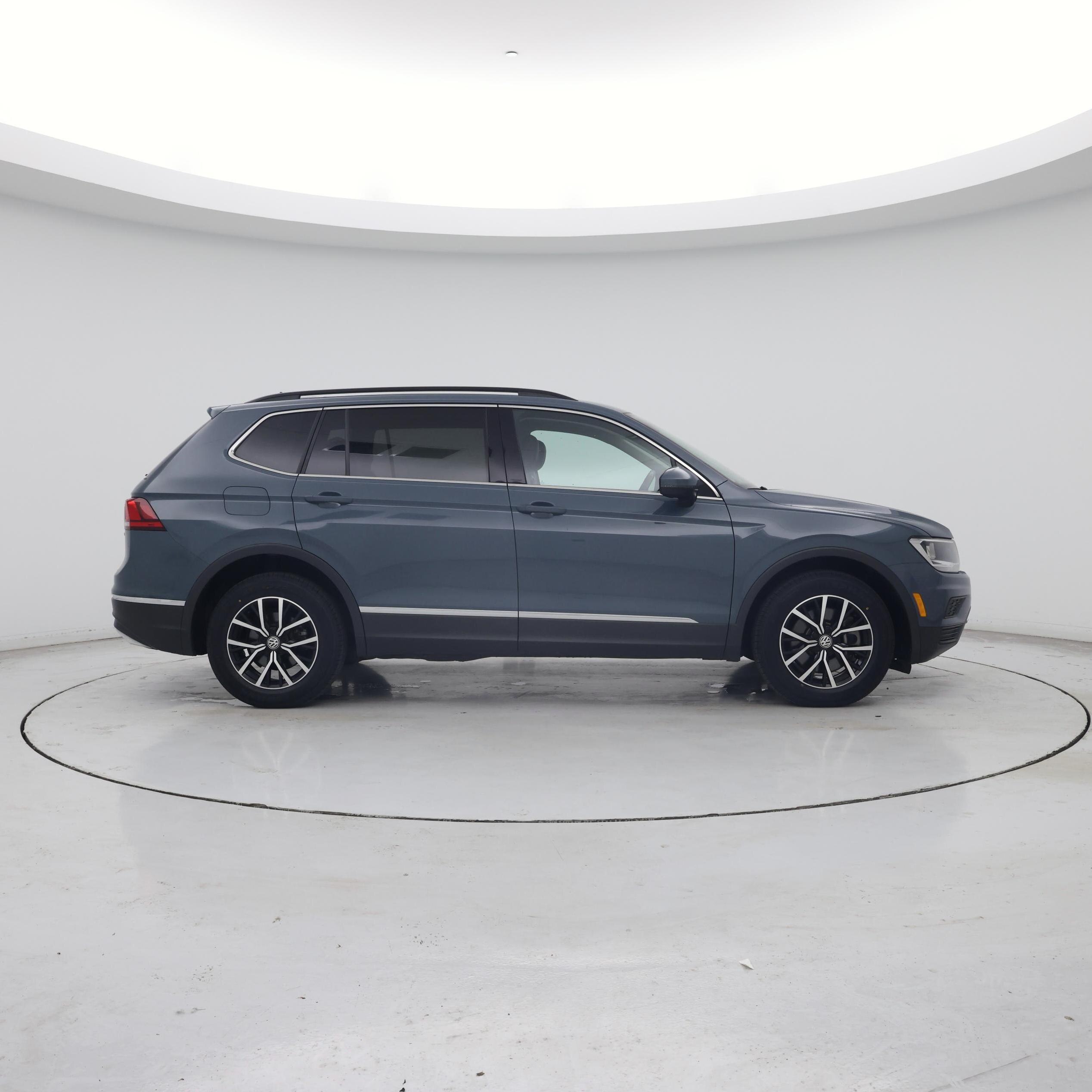 Thumbnail: 2021 Volkswagen Tiguan - 7