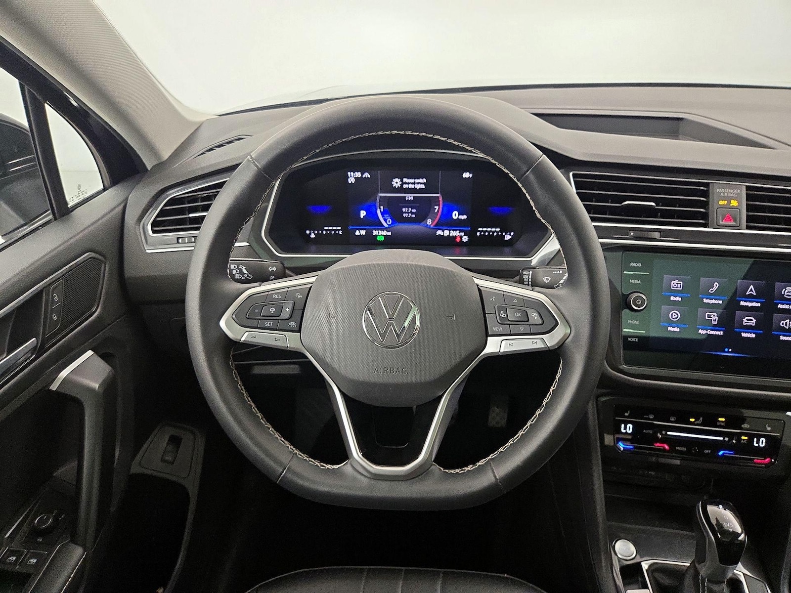 2024 Volkswagen Tiguan SE - Photo 11