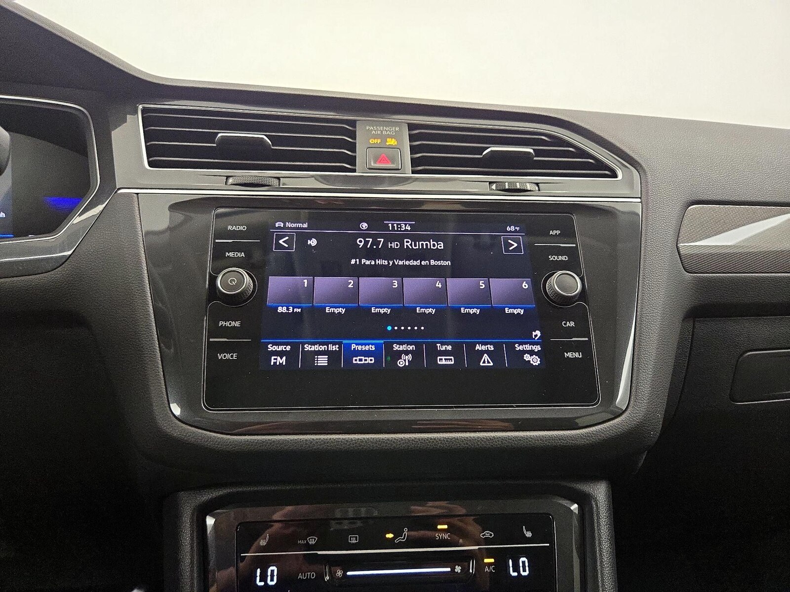 2024 Volkswagen Tiguan SE - Photo 16