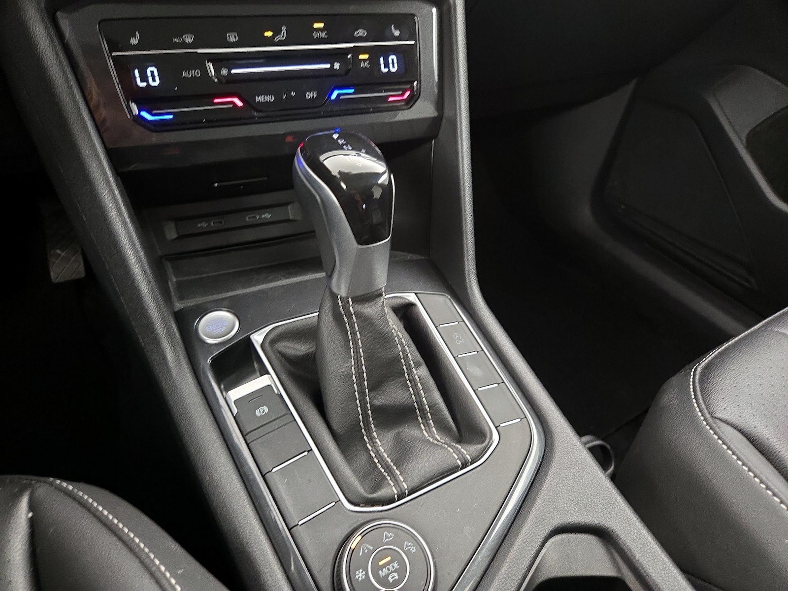 2024 Volkswagen Tiguan SE - Photo 18