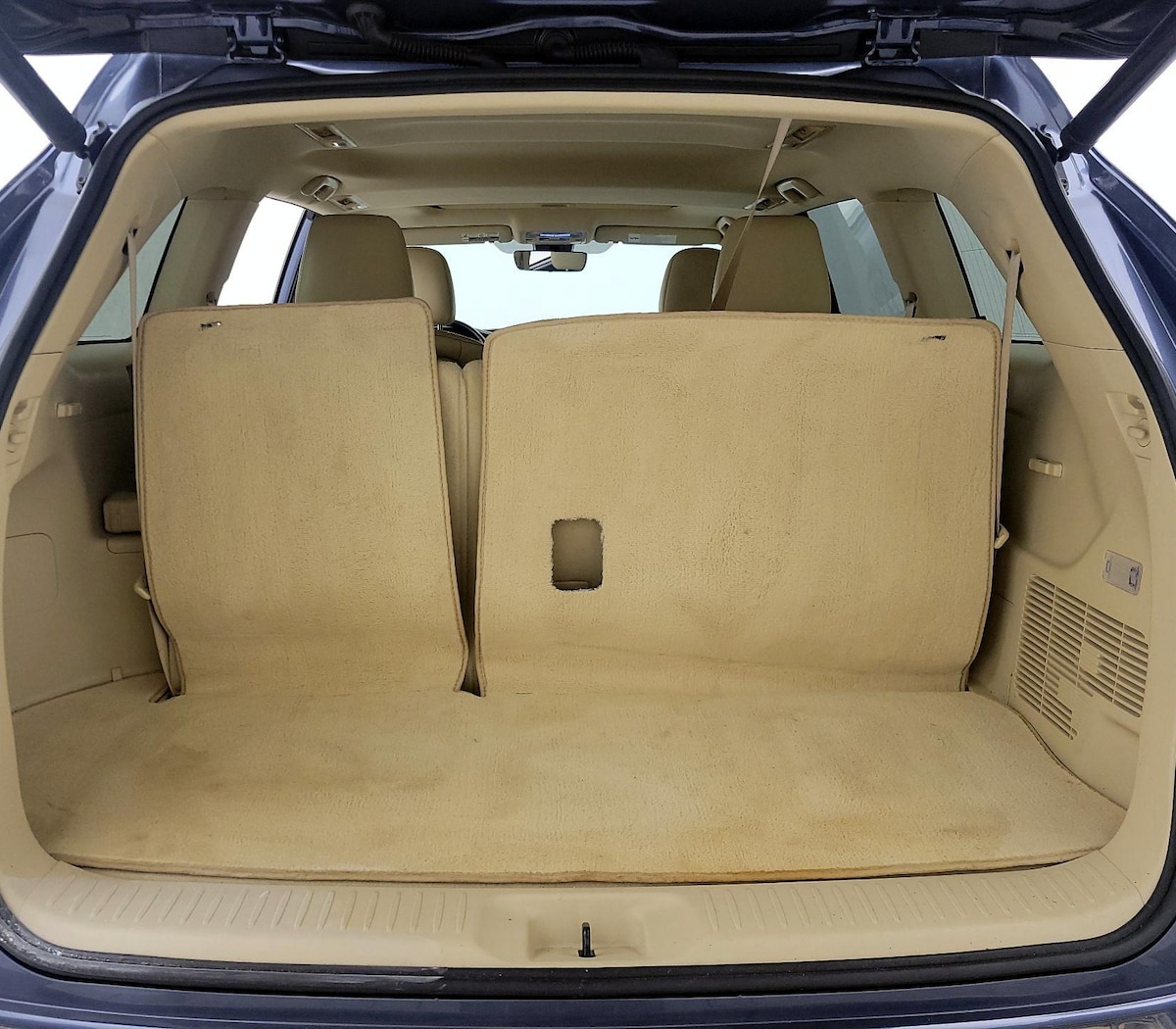 Trunk/Cargo (Seats Up)