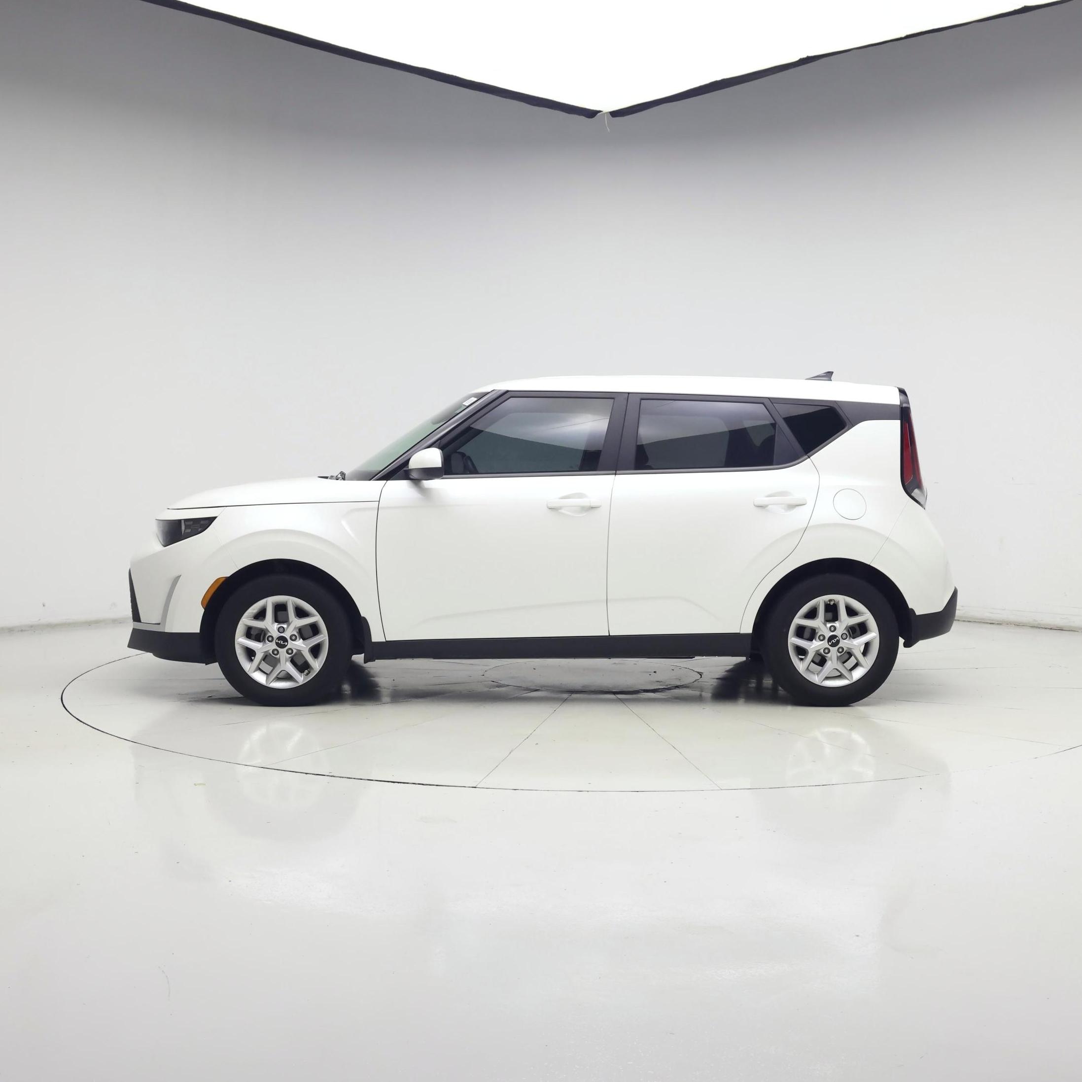 Thumbnail: 2023 Kia Soul - 3