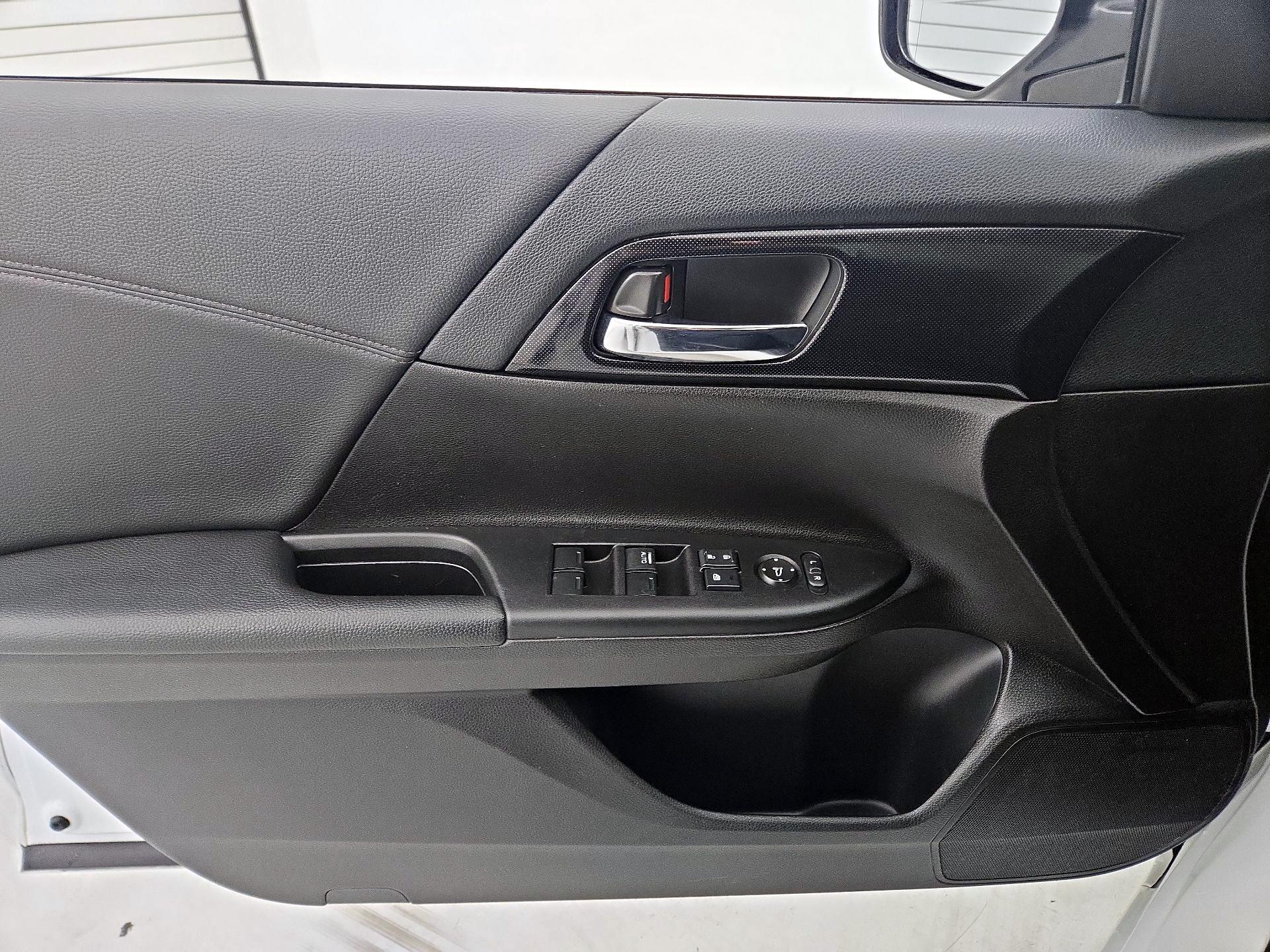 Thumbnail: 2015 Honda Accord - 12