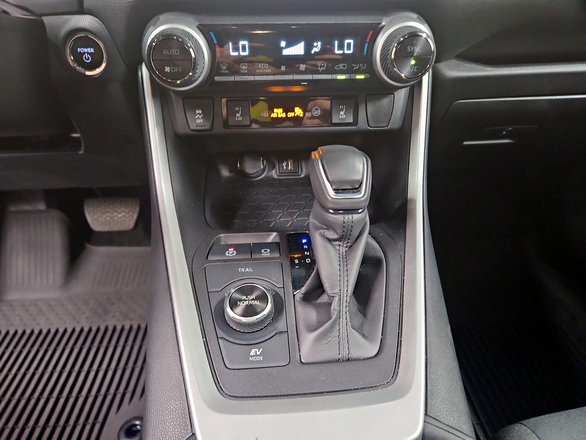 Thumbnail: 2024 Toyota RAV4 - 18