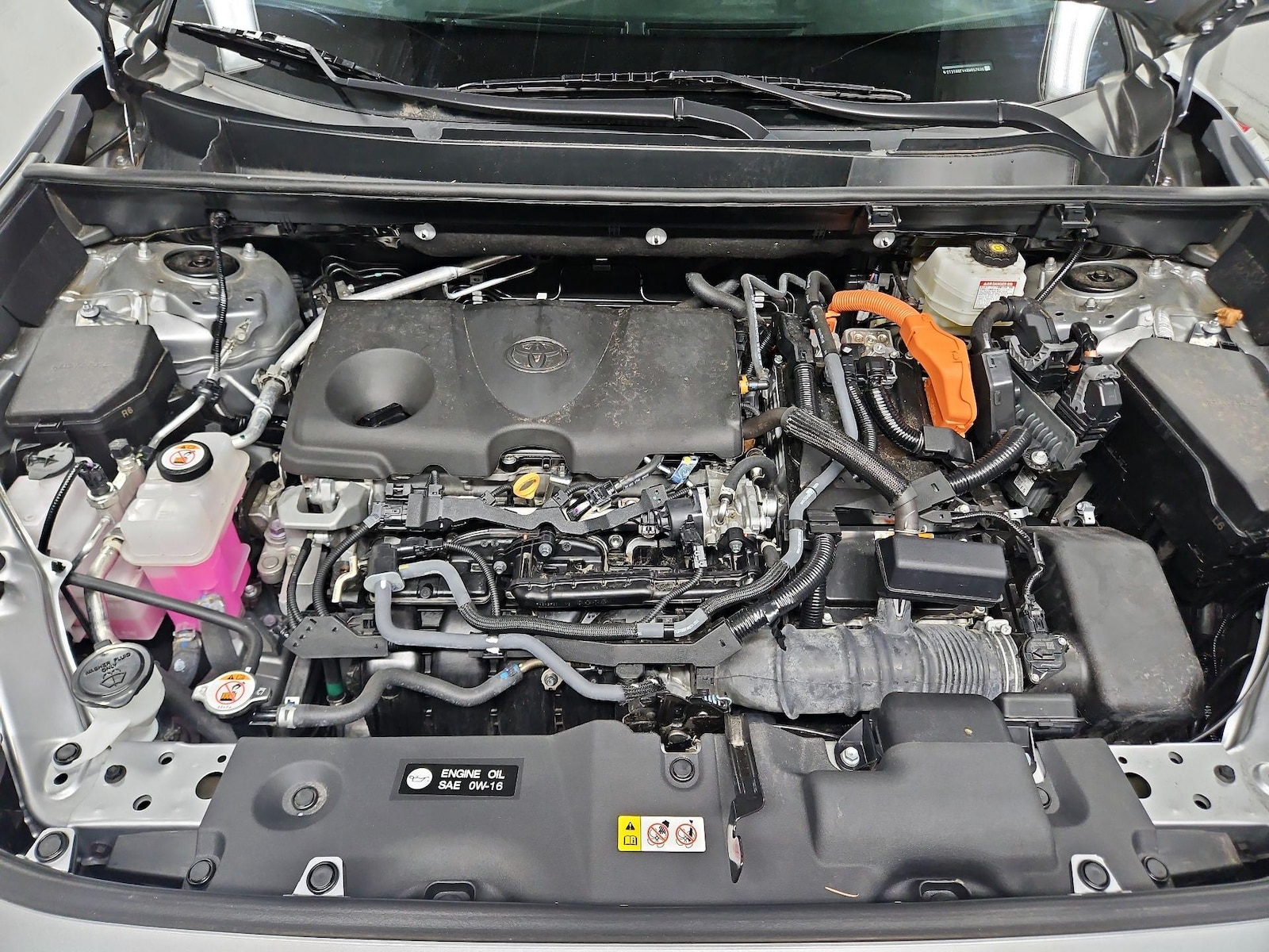 2024 Toyota RAV4 SE - Photo 24