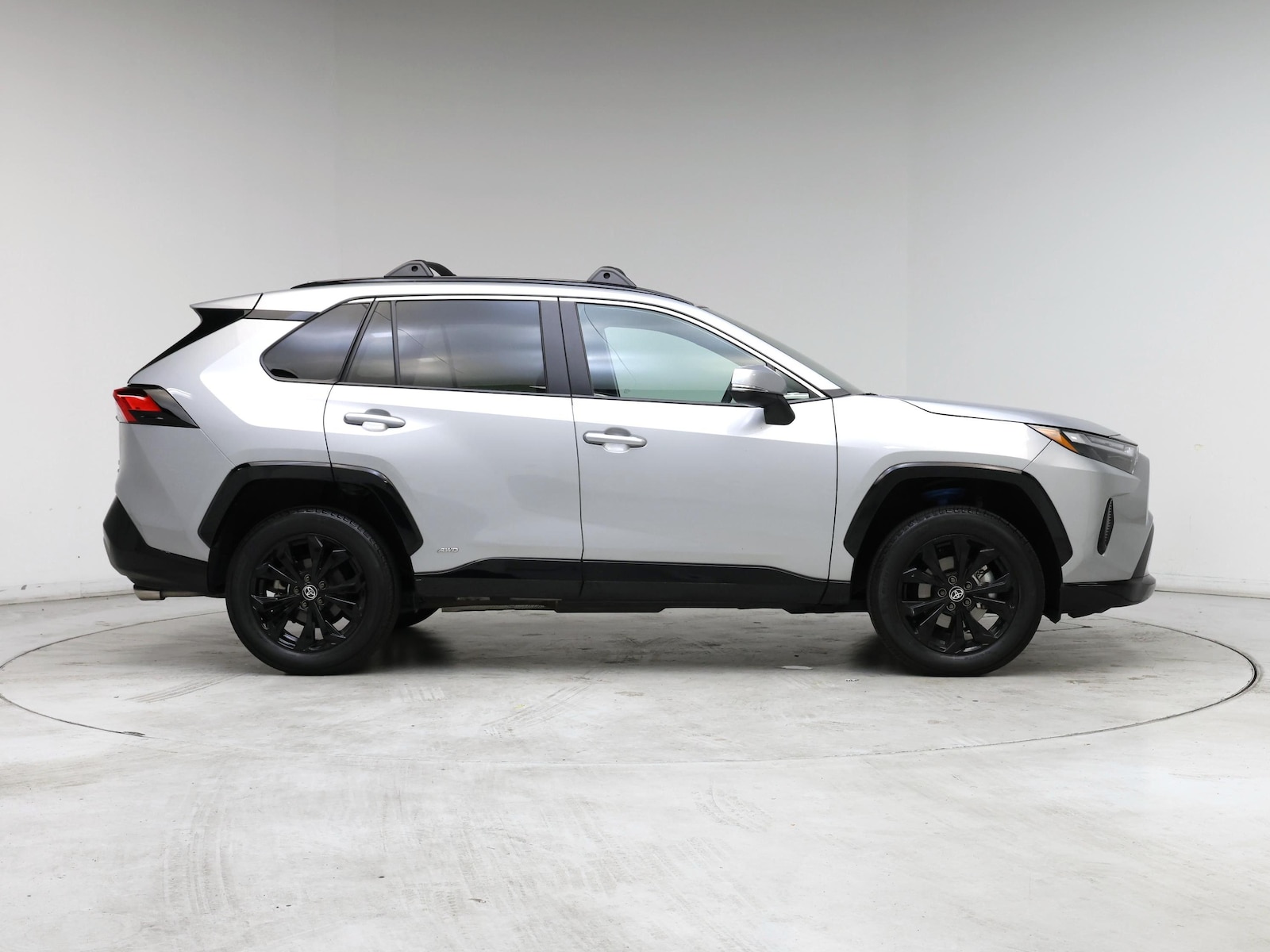2024 Toyota RAV4 SE - Photo 8