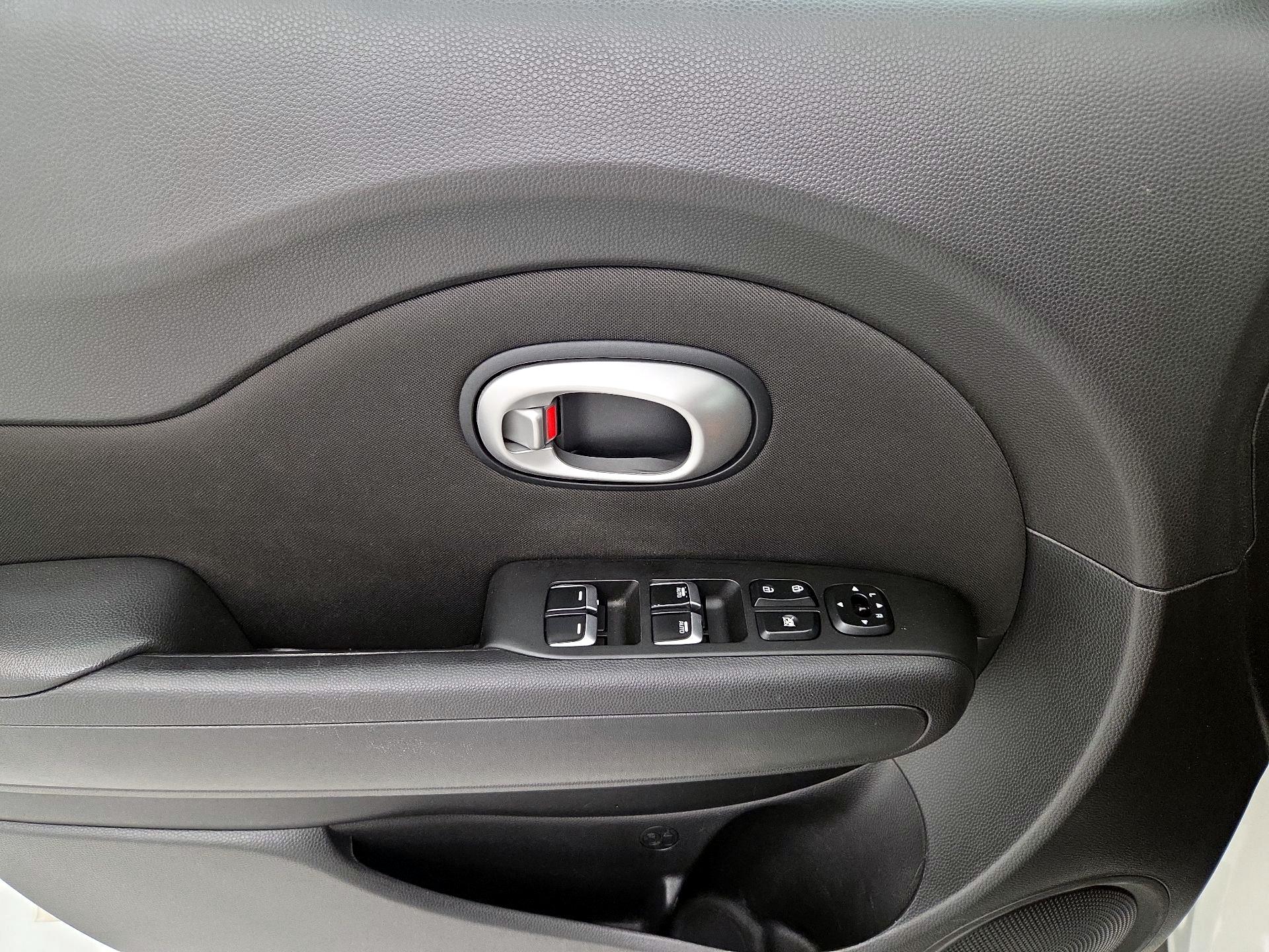 Thumbnail: 2017 Kia Soul - 12