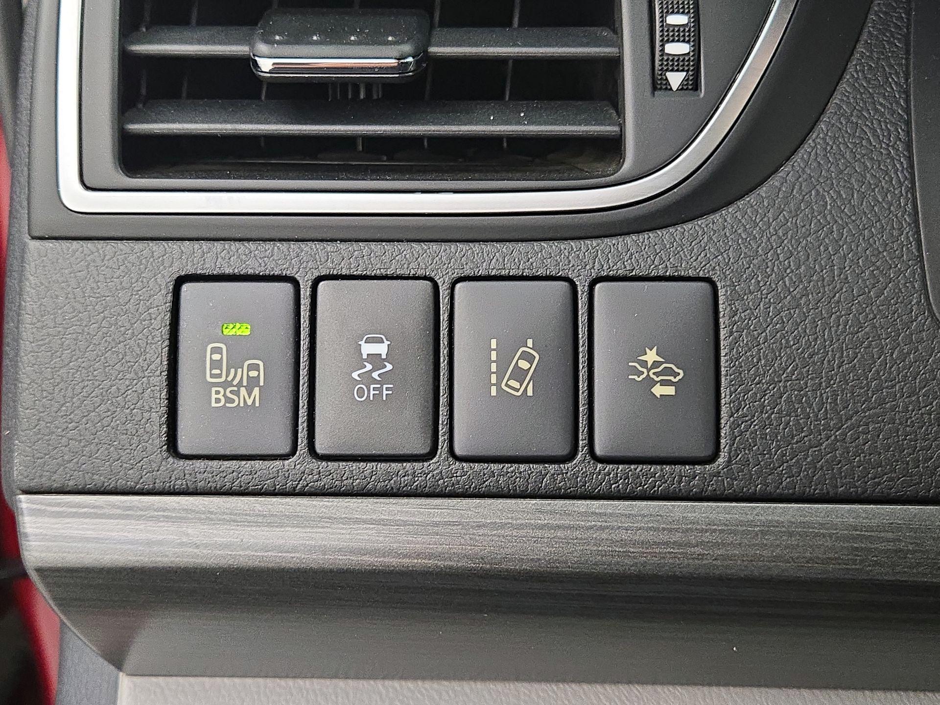 Thumbnail: 2015 Toyota Camry - 13