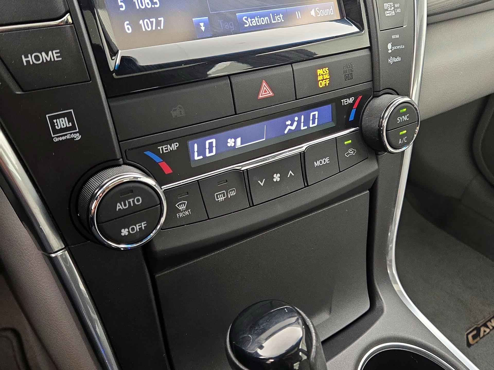 Thumbnail: 2015 Toyota Camry - 16
