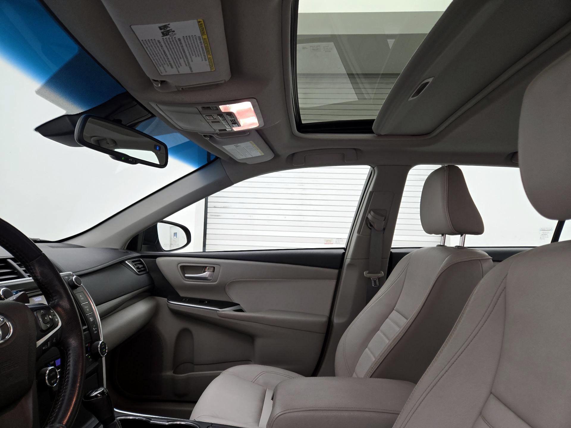 Thumbnail: 2015 Toyota Camry - 18