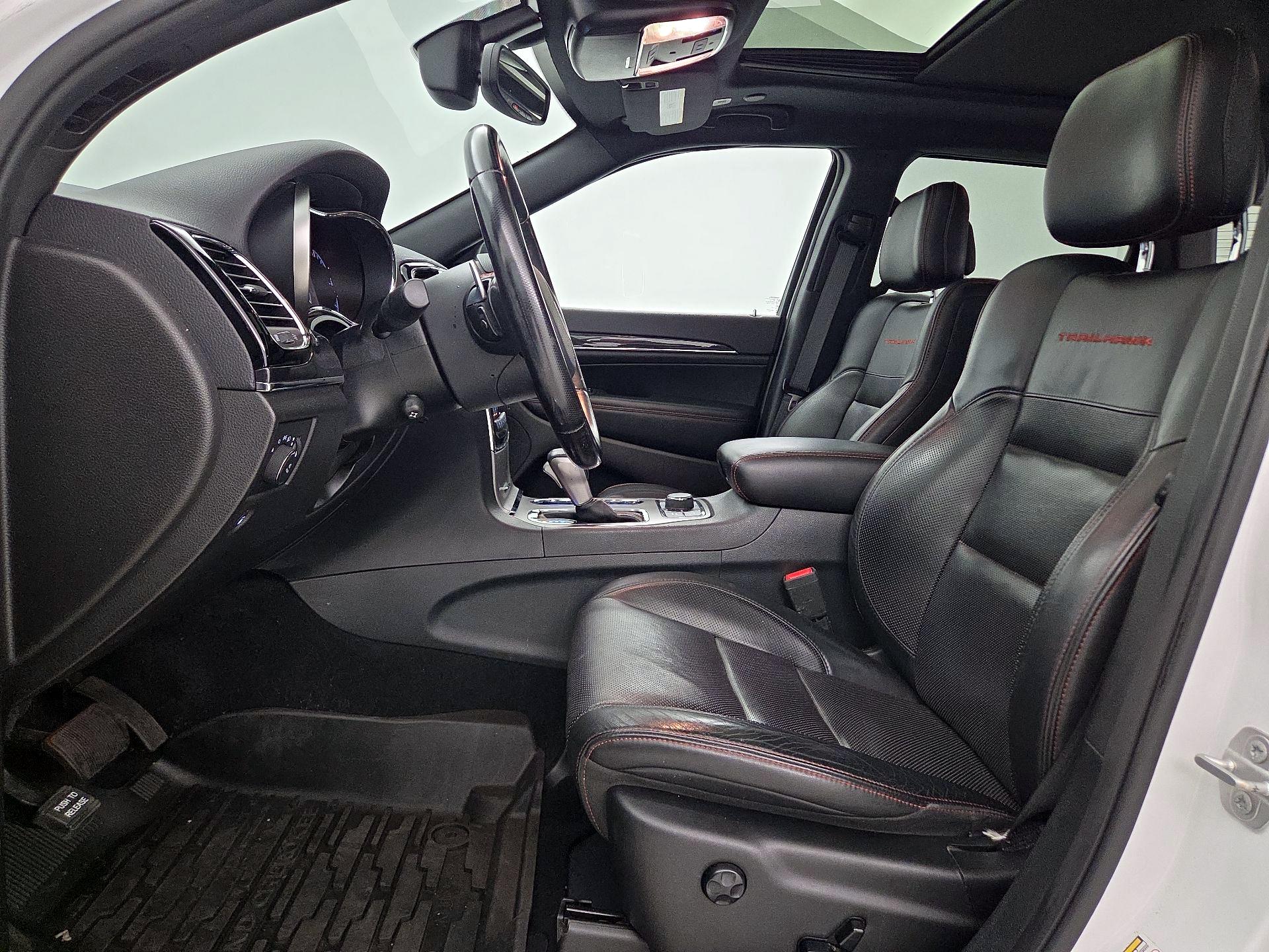 Thumbnail: 2020 Jeep Grand Cherokee - 11