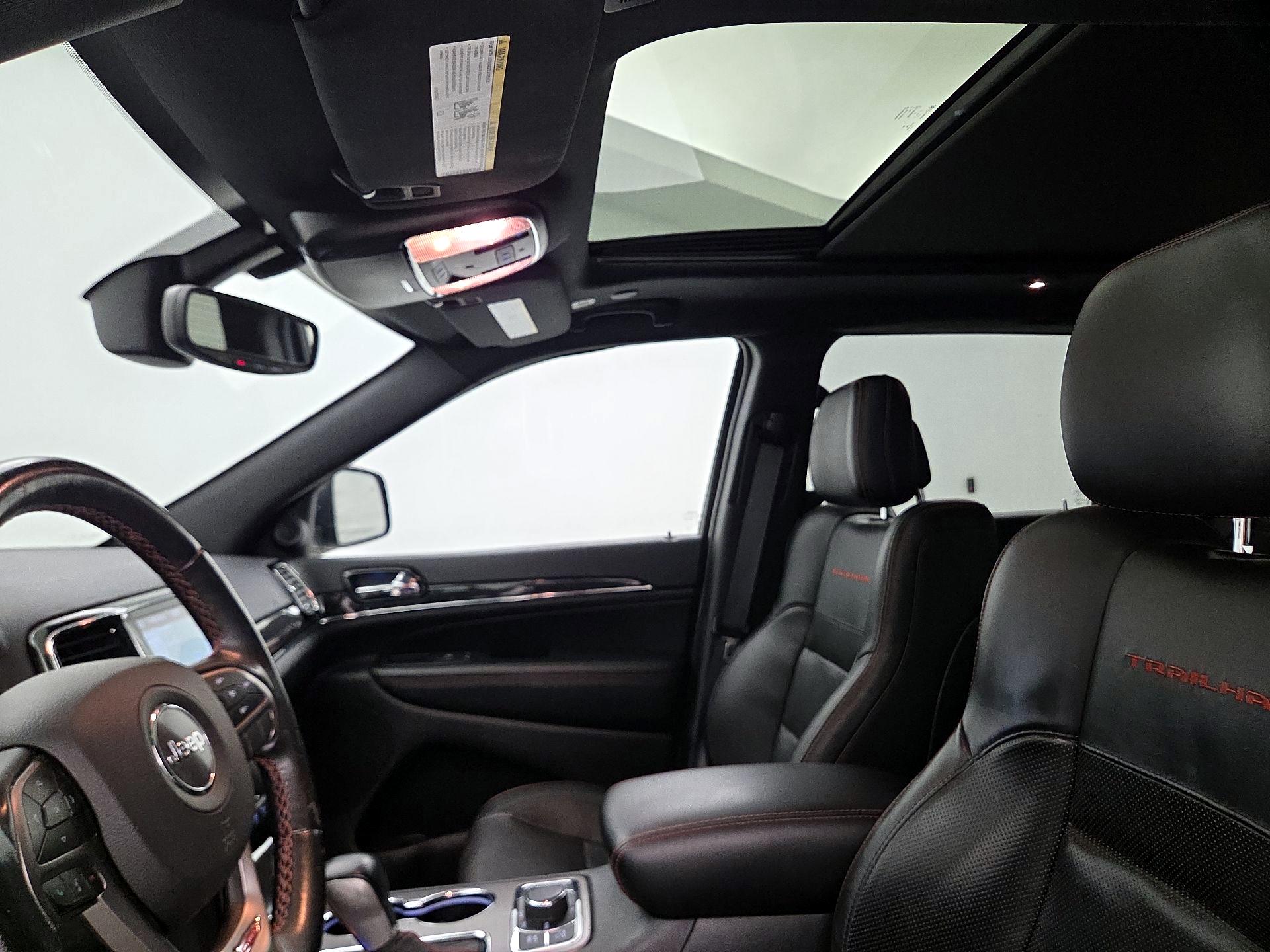 Thumbnail: 2020 Jeep Grand Cherokee - 20