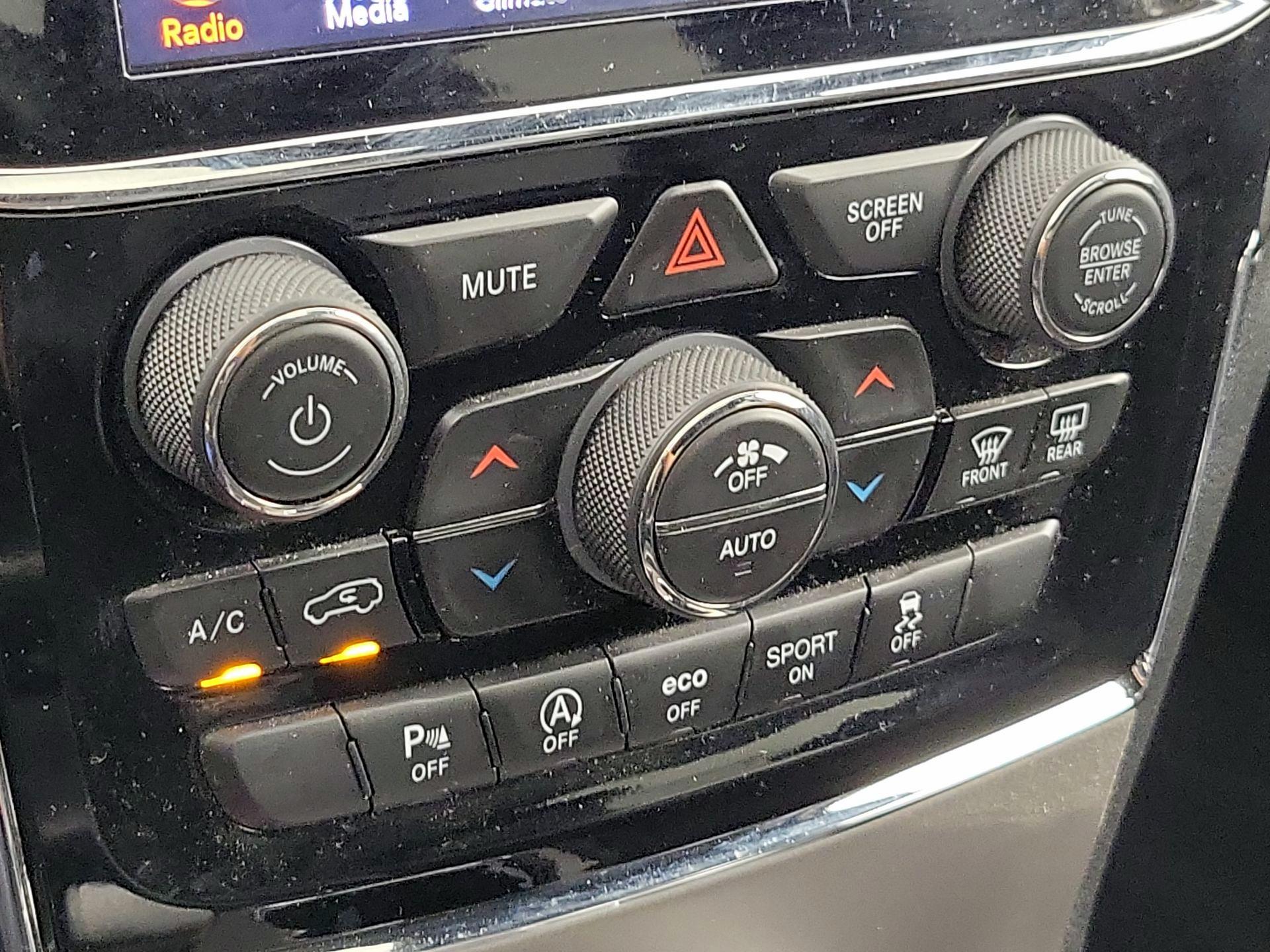 Thumbnail: 2019 Jeep Grand Cherokee - 17