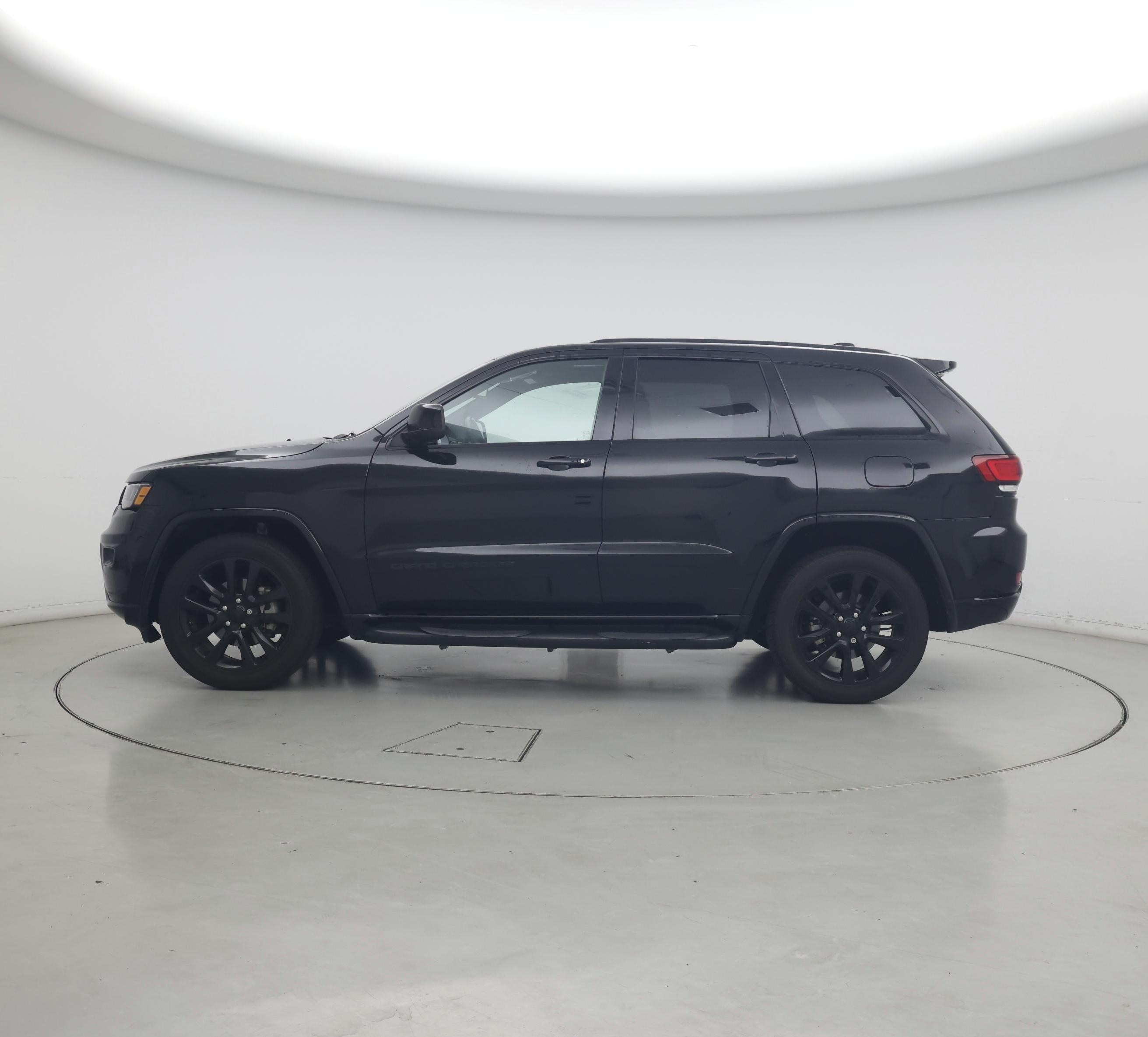 Thumbnail: 2019 Jeep Grand Cherokee - 3