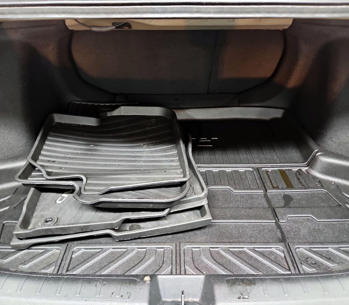 Trunk/Cargo (Seats Up)