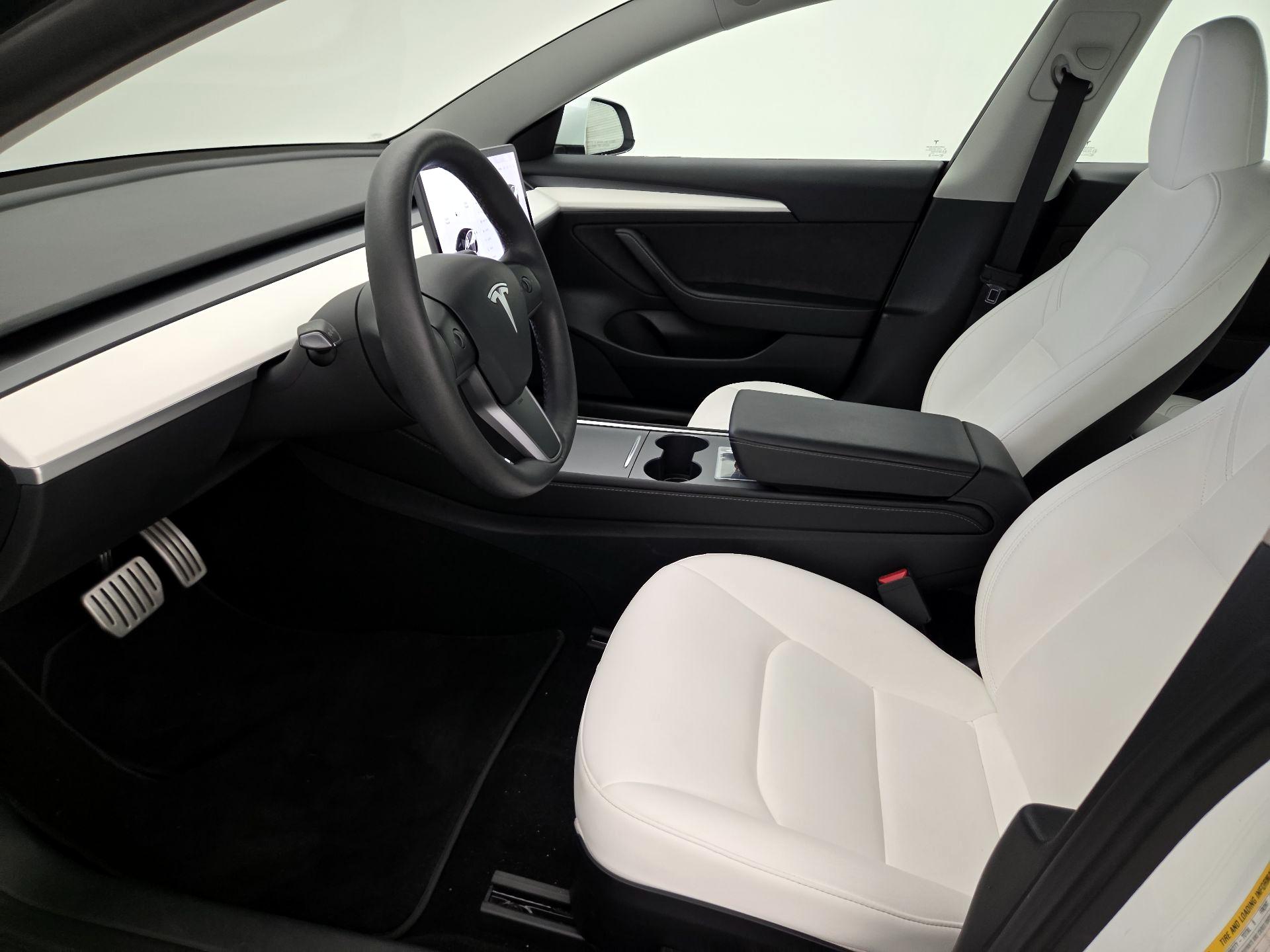 Thumbnail: 2023 Tesla Model 3 - 11