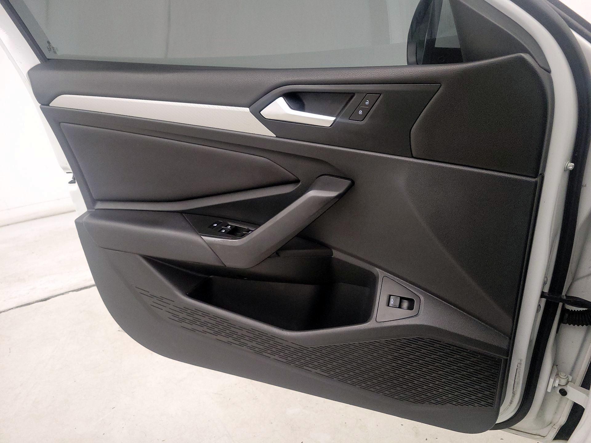 Thumbnail: 2019 Volkswagen Jetta - 12