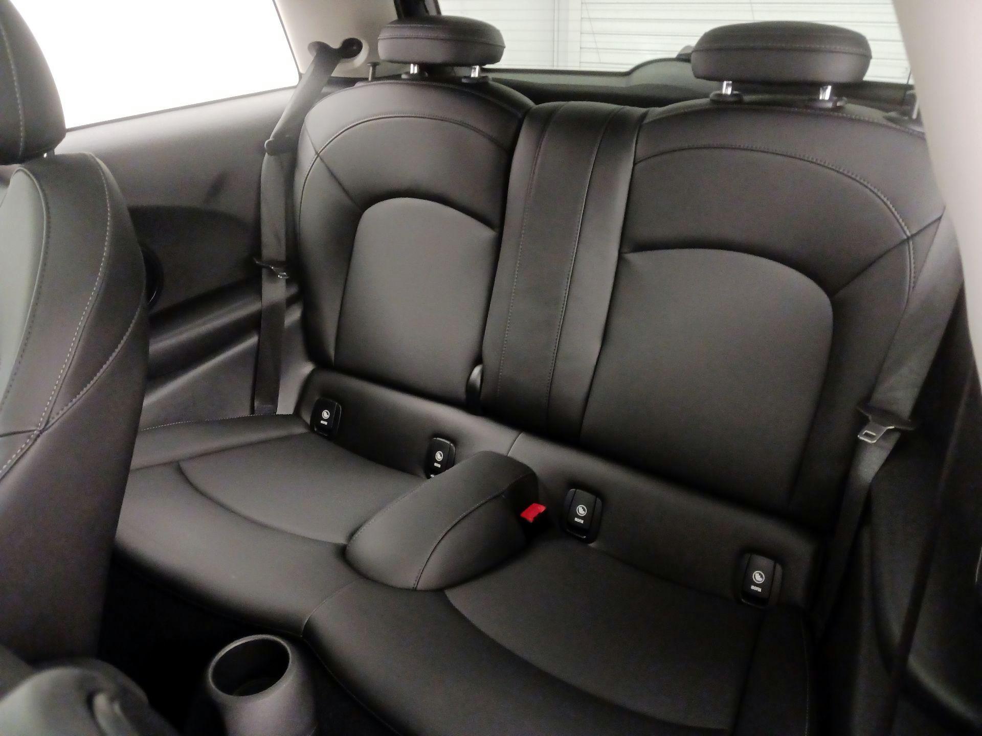 Thumbnail: 2021 MINI Cooper Hardtop - 20