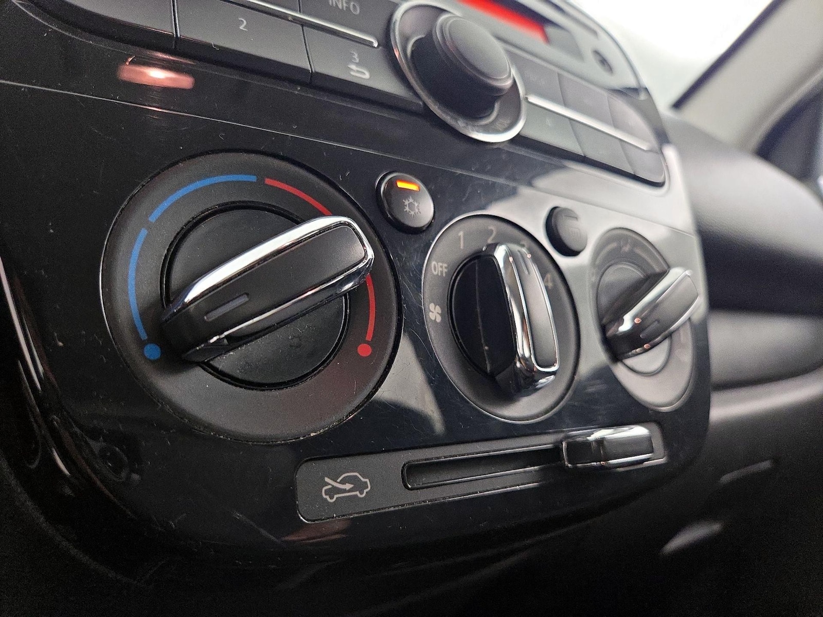 2017 Mitsubishi Mirage ES - Photo 16