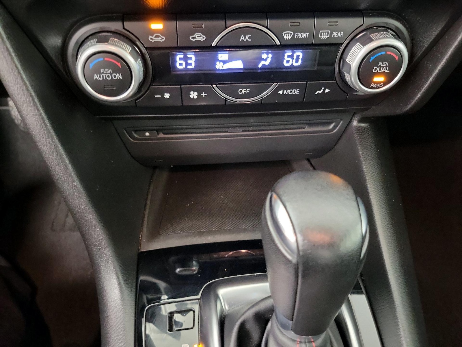 2015 Mazda MAZDA3 i Grand Touring - Photo 18