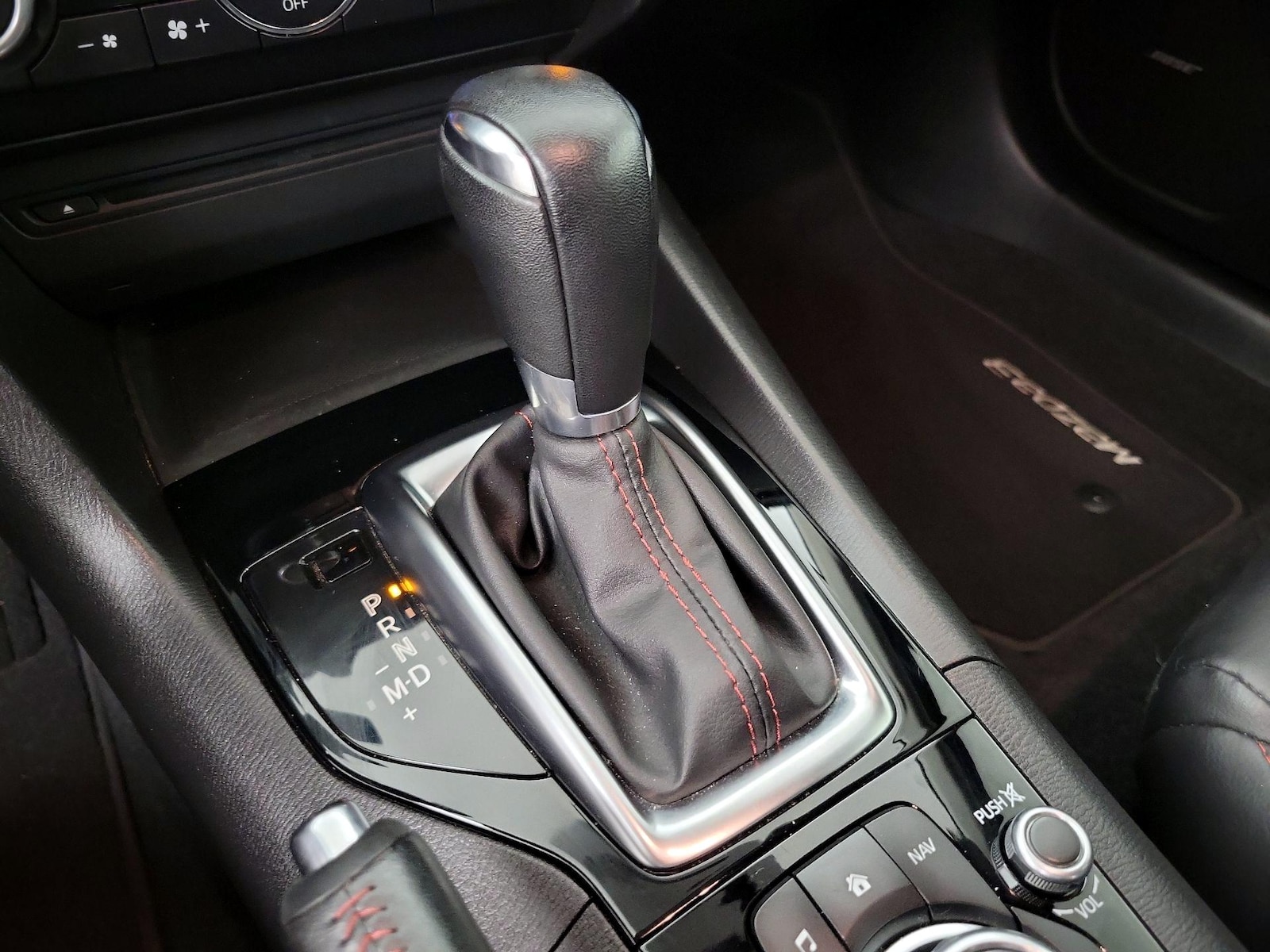 2015 Mazda MAZDA3 i Grand Touring - Photo 19