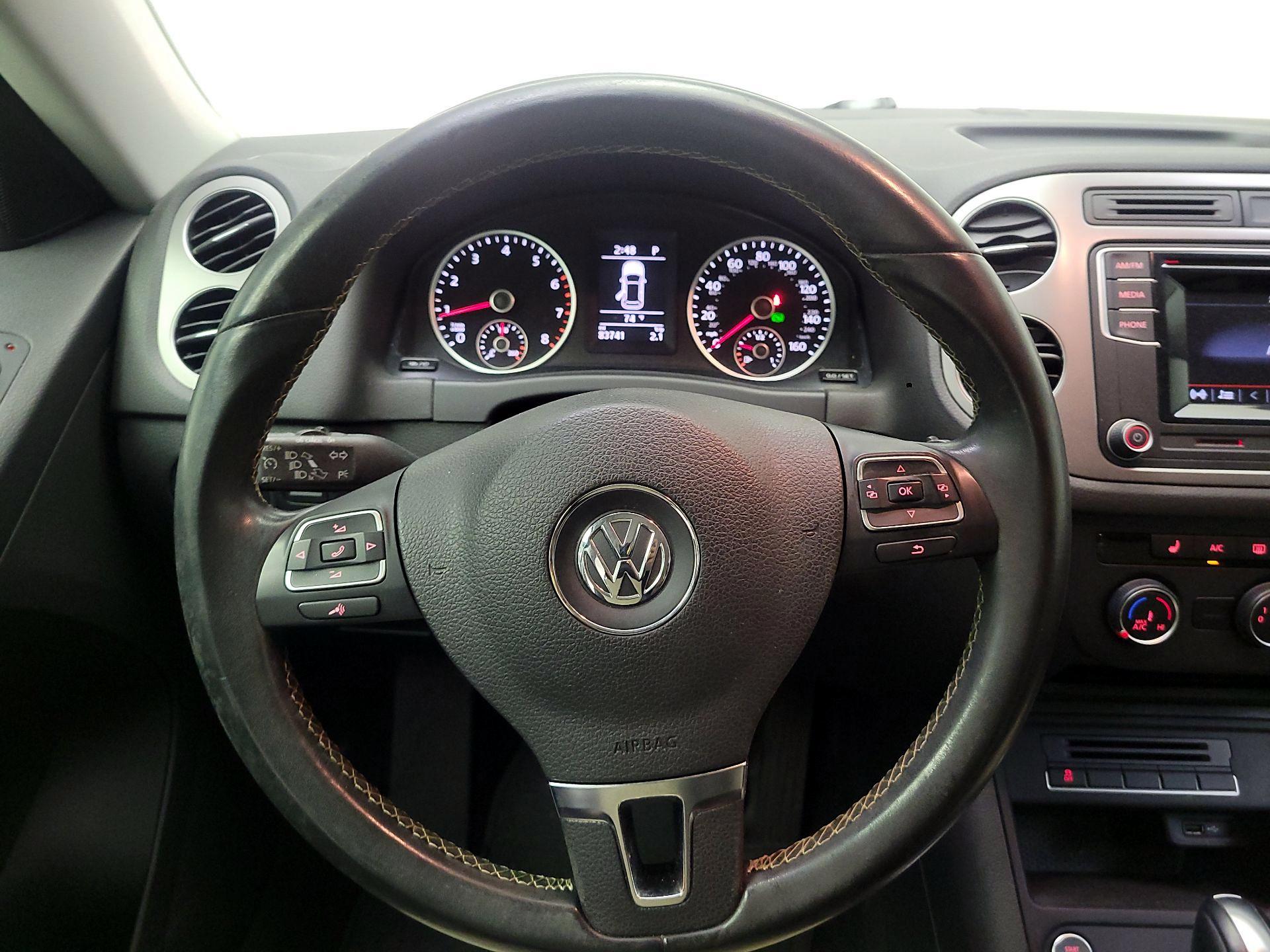 Thumbnail: 2016 Volkswagen Tiguan - 10