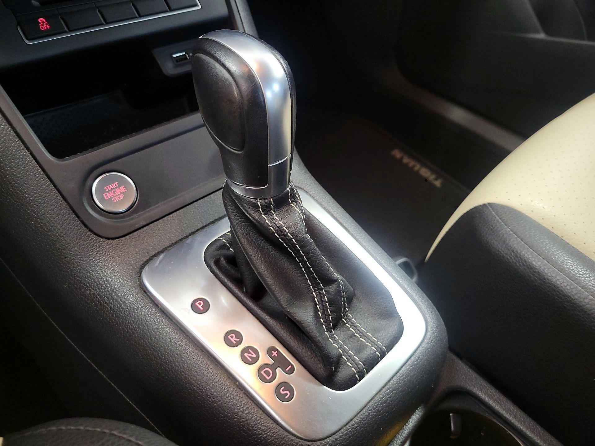 Thumbnail: 2016 Volkswagen Tiguan - 17