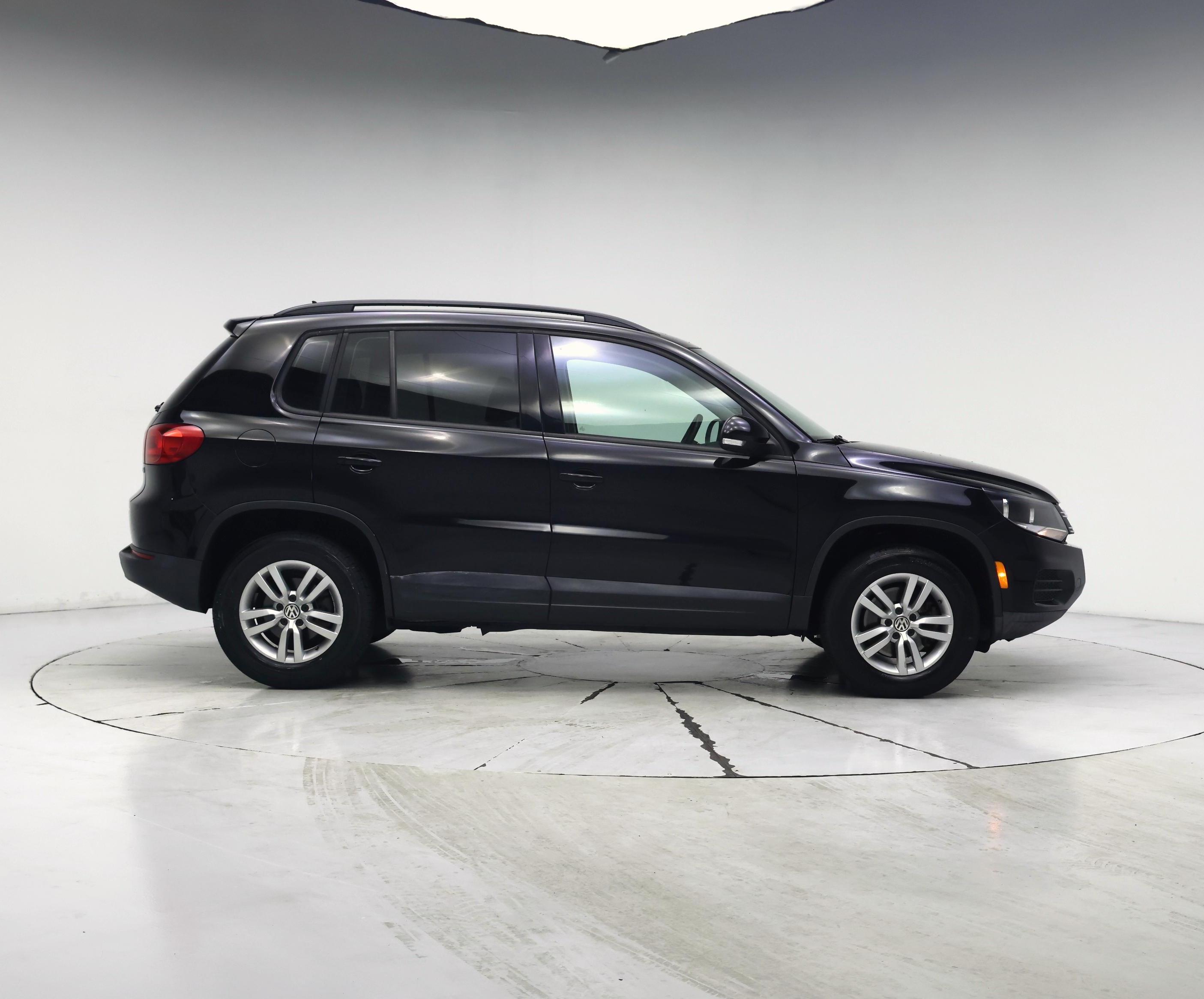Thumbnail: 2016 Volkswagen Tiguan - 7