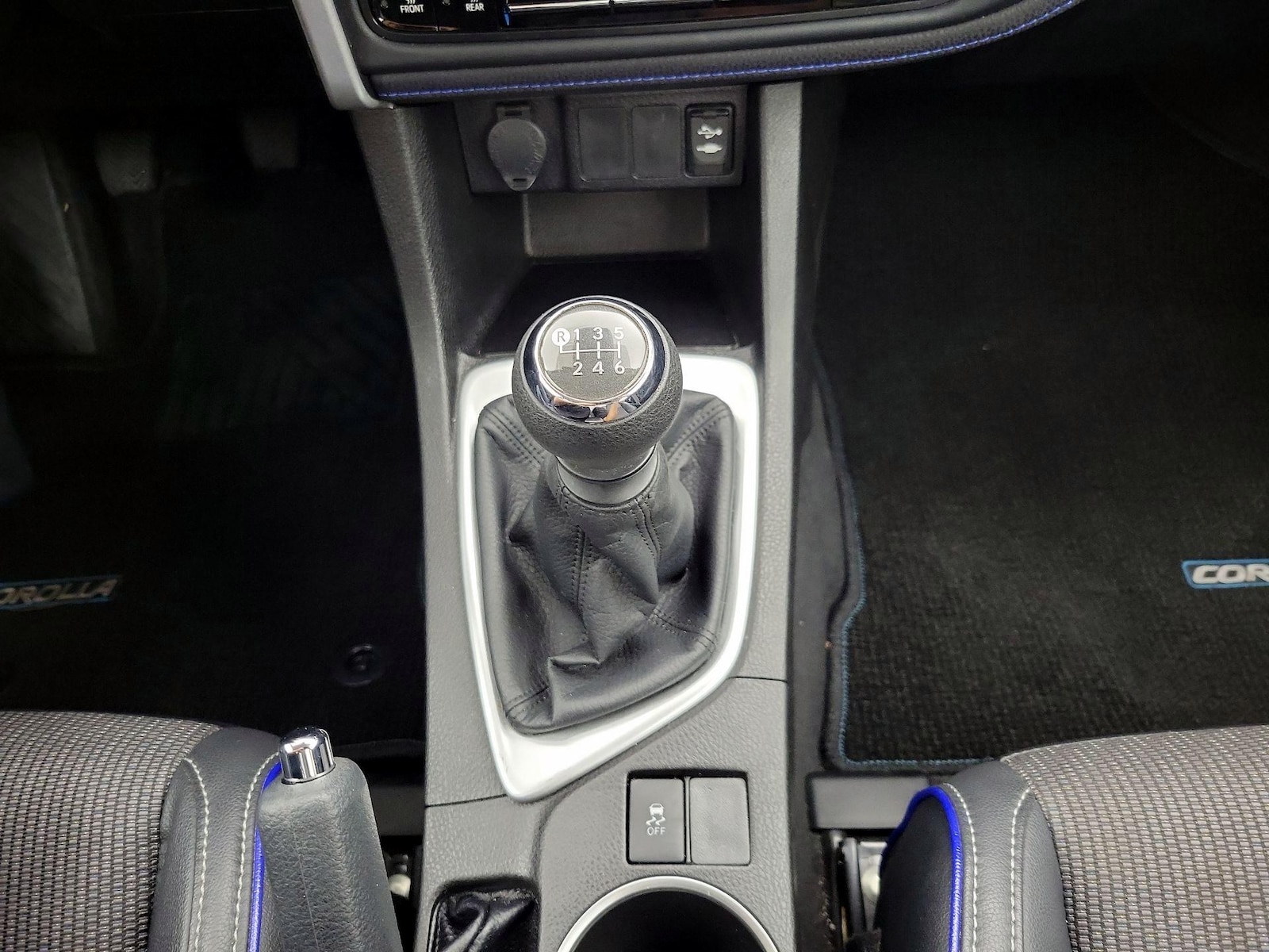 2018 Toyota Corolla SE - Photo 18