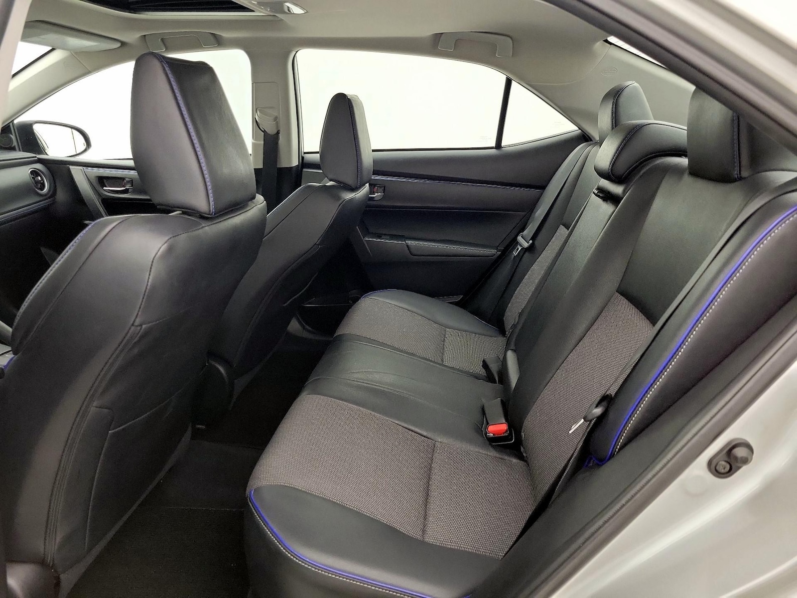 2018 Toyota Corolla SE - Photo 21