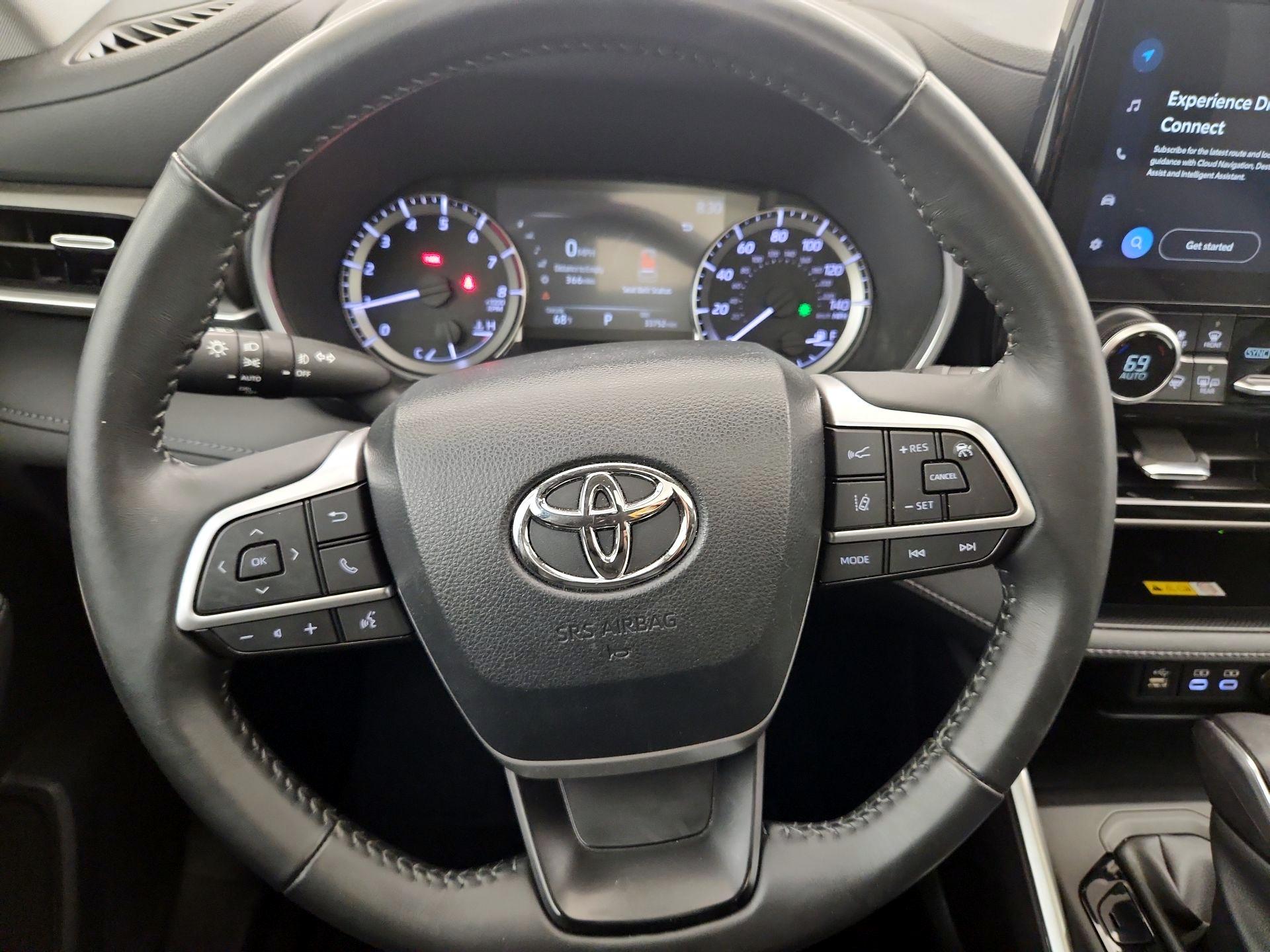 Thumbnail: 2023 Toyota Highlander - 10