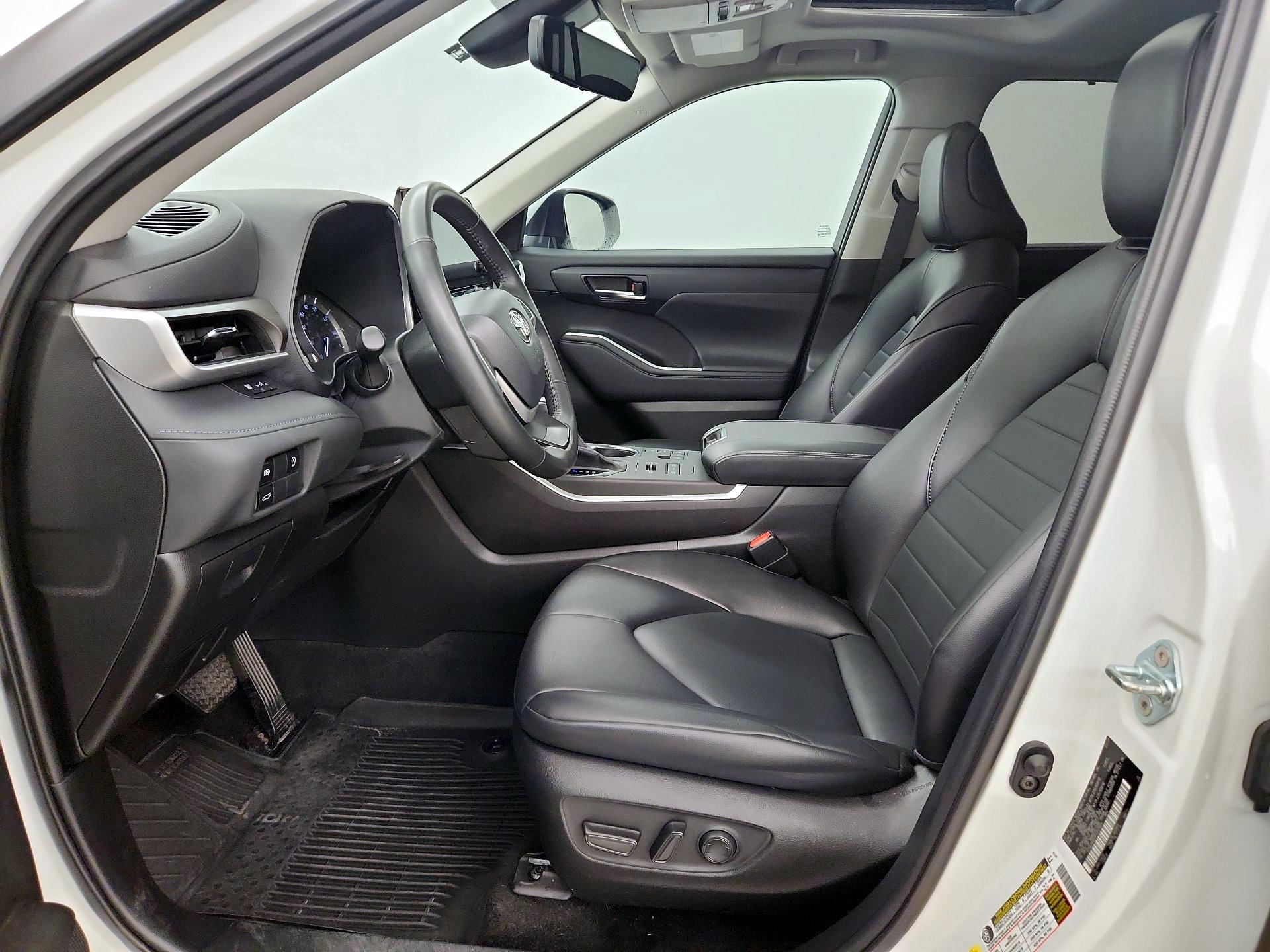 Thumbnail: 2023 Toyota Highlander - 11
