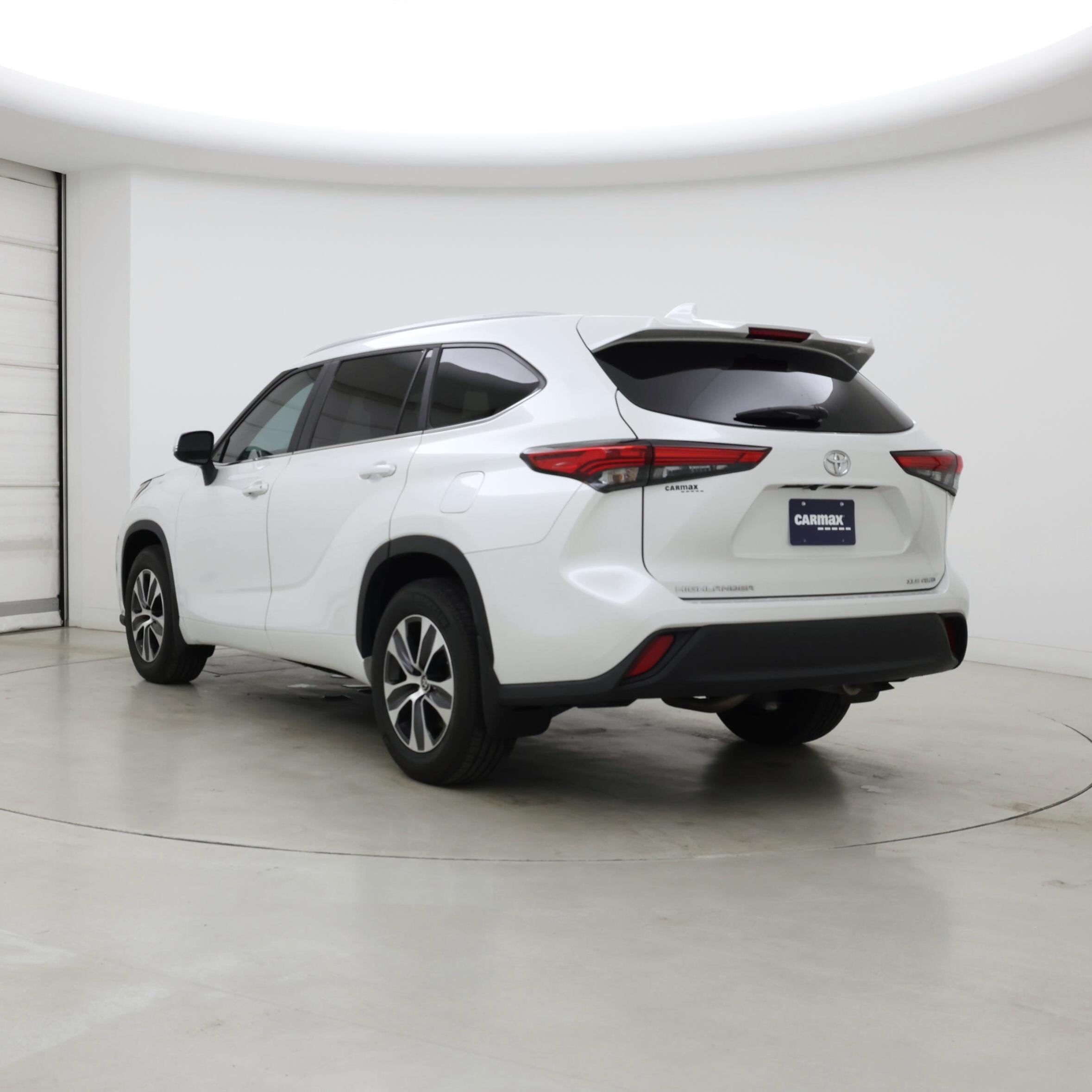 Thumbnail: 2023 Toyota Highlander - 2
