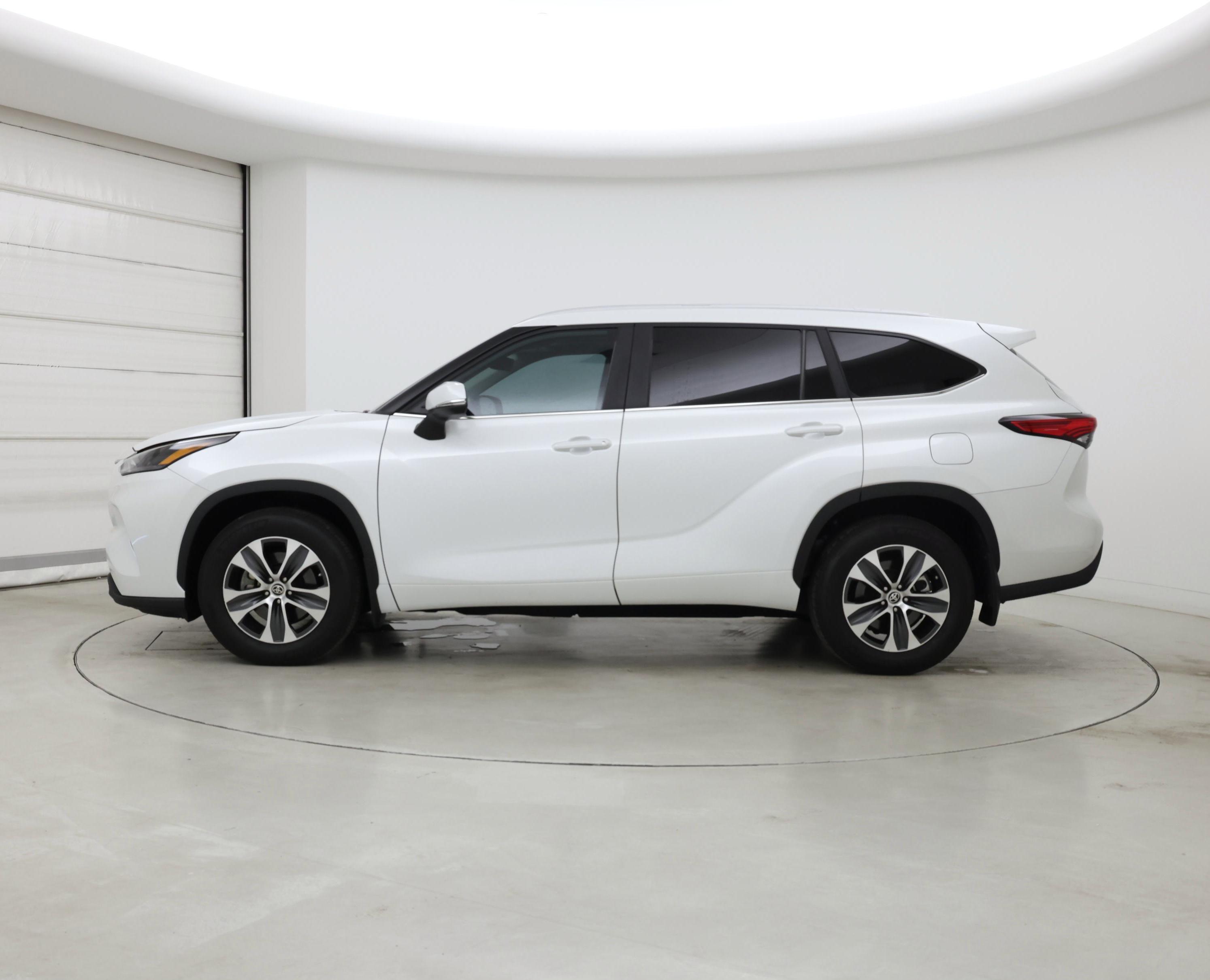 Thumbnail: 2023 Toyota Highlander - 3