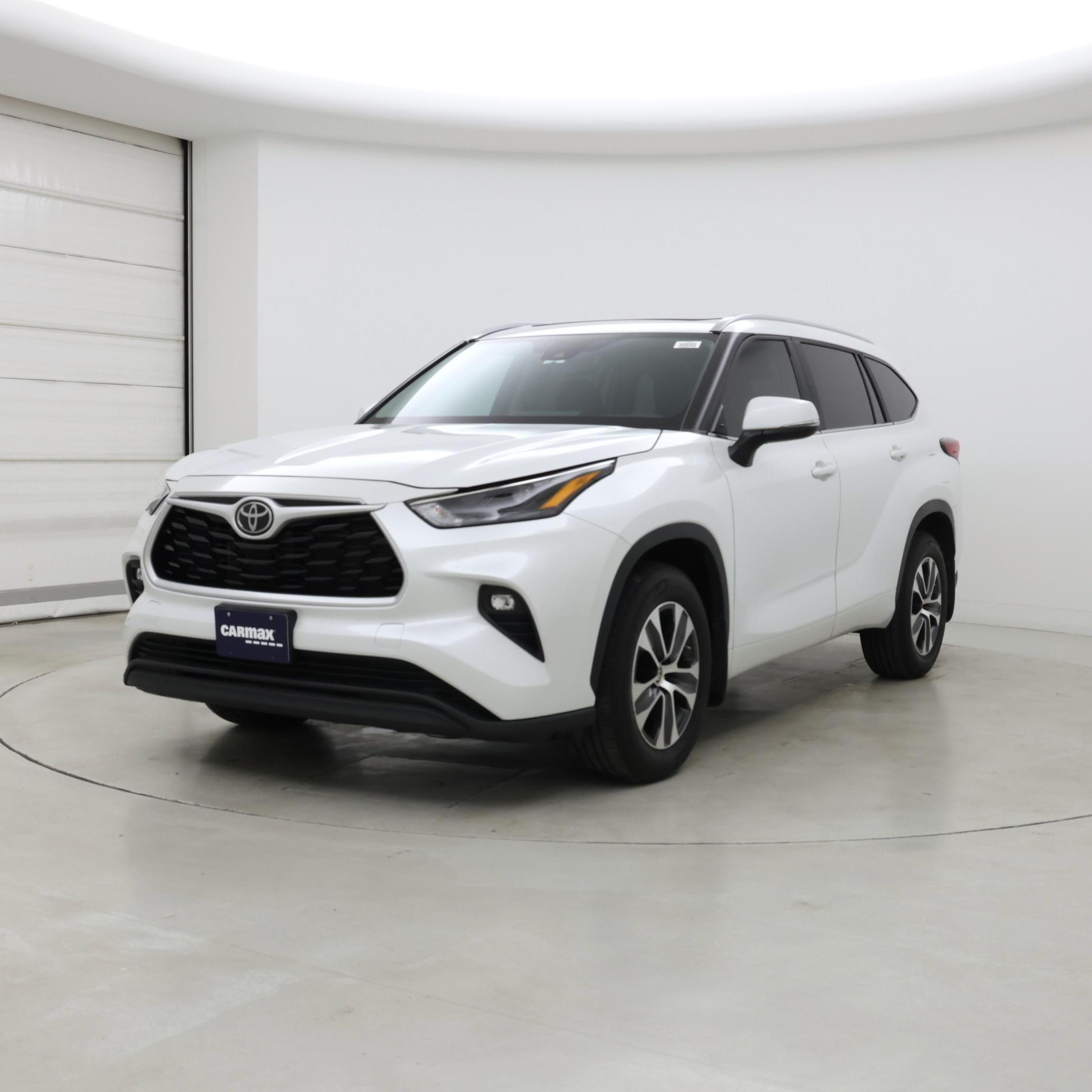 Thumbnail: 2023 Toyota Highlander - 4