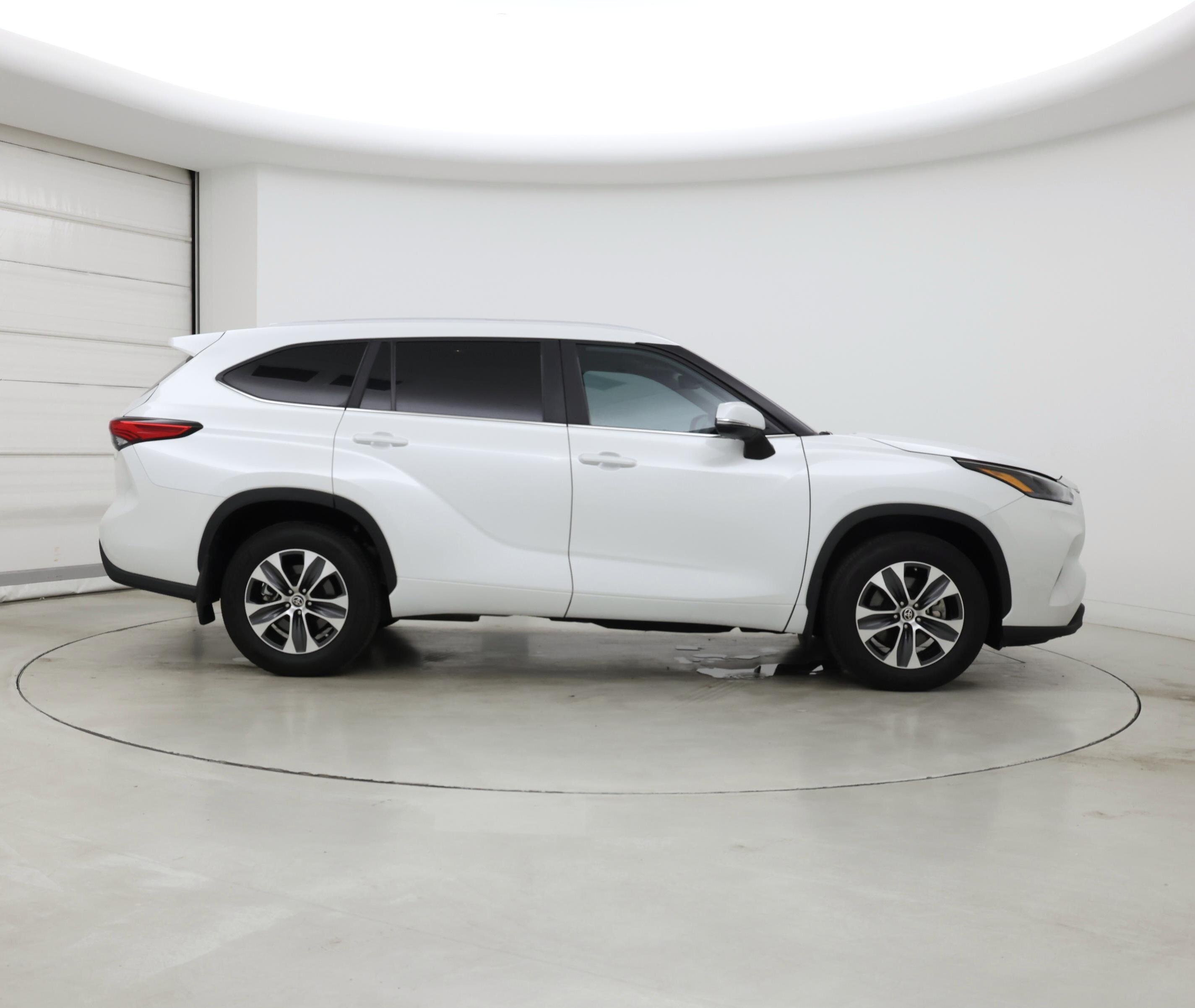 Thumbnail: 2023 Toyota Highlander - 7