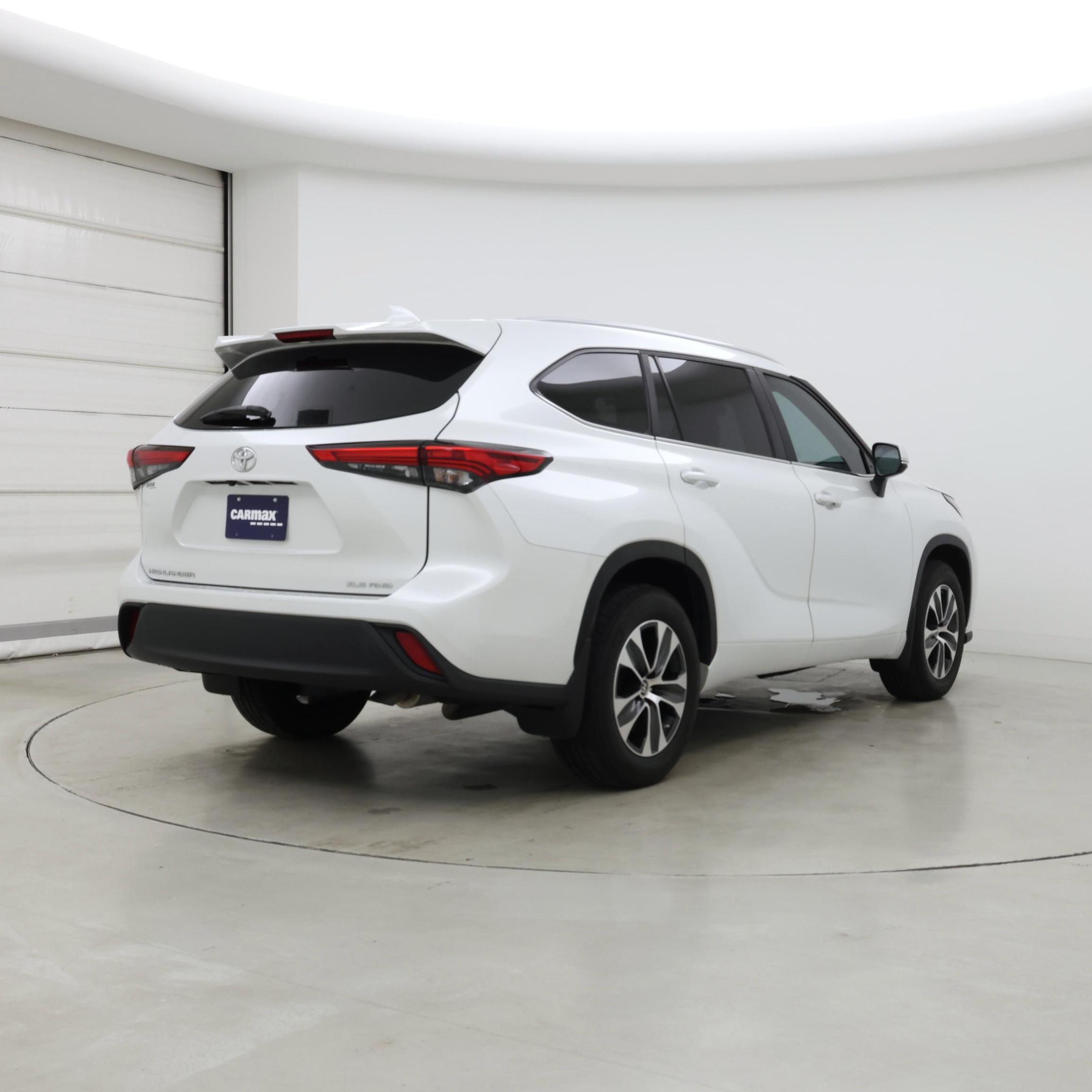 Thumbnail: 2023 Toyota Highlander - 8