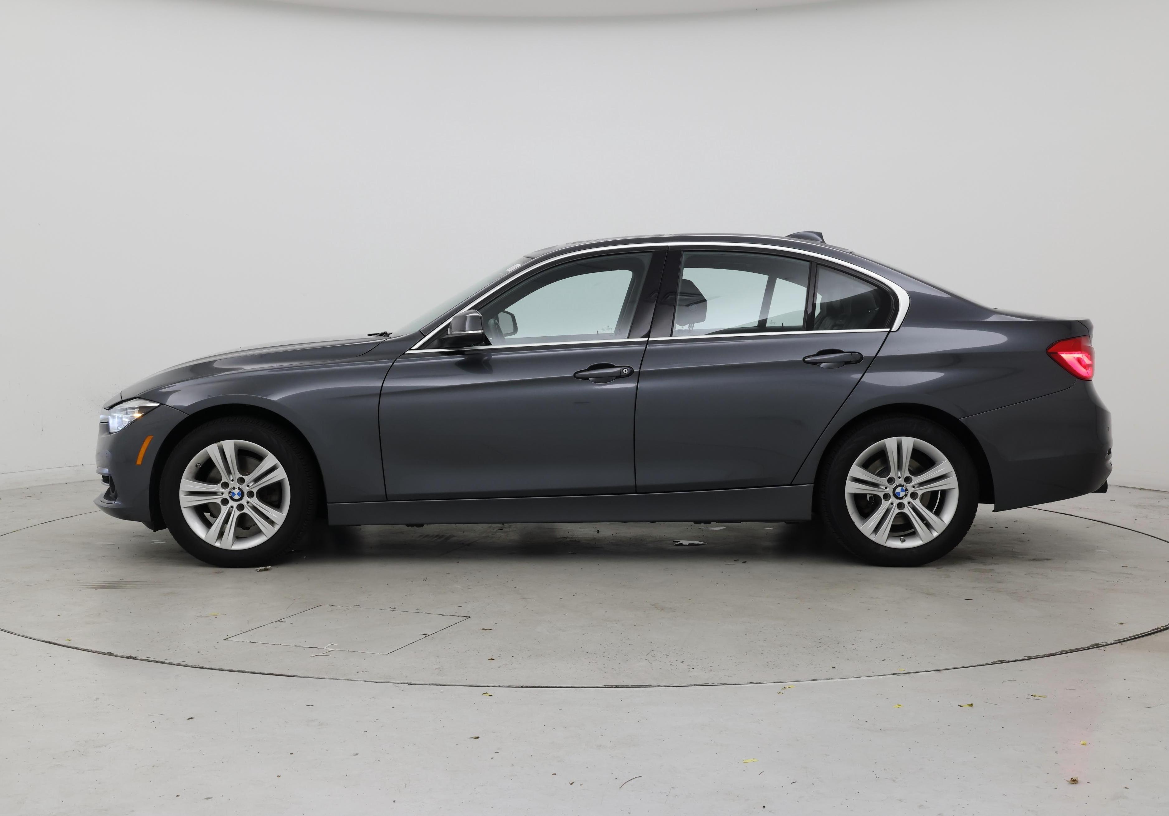 Thumbnail: 2017 BMW 3 Series - 3