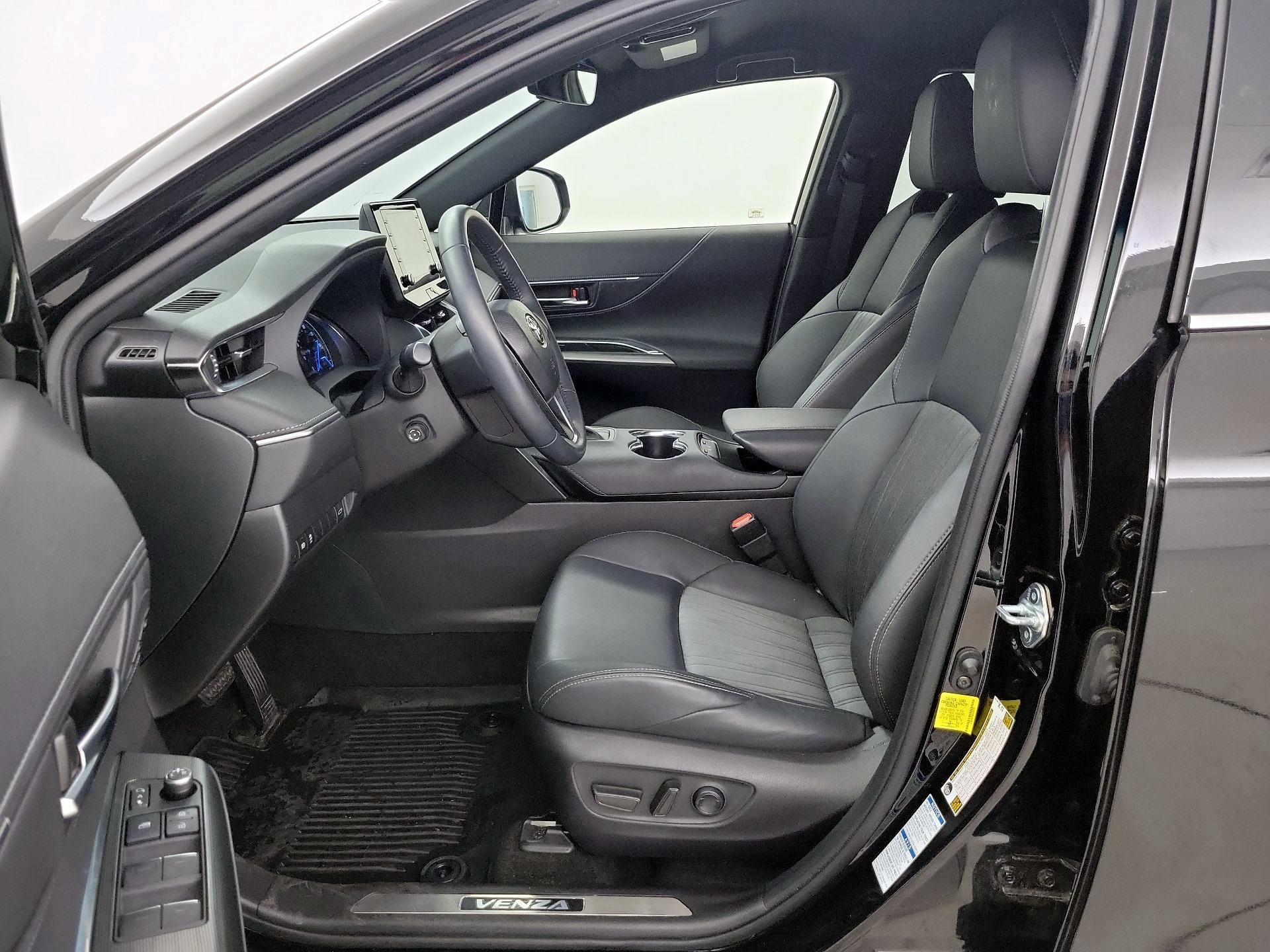 Thumbnail: 2021 Toyota Venza - 11