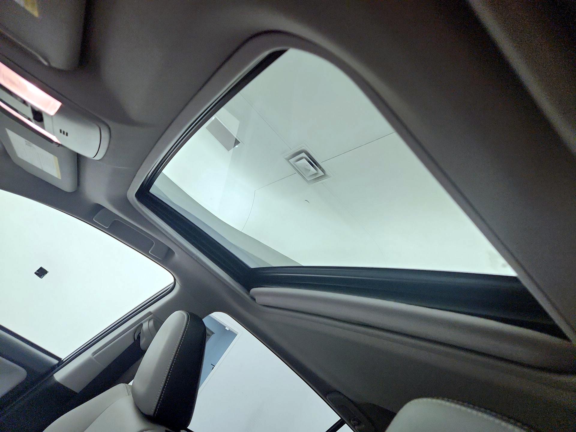 Thumbnail: 2017 Toyota RAV4 - 17