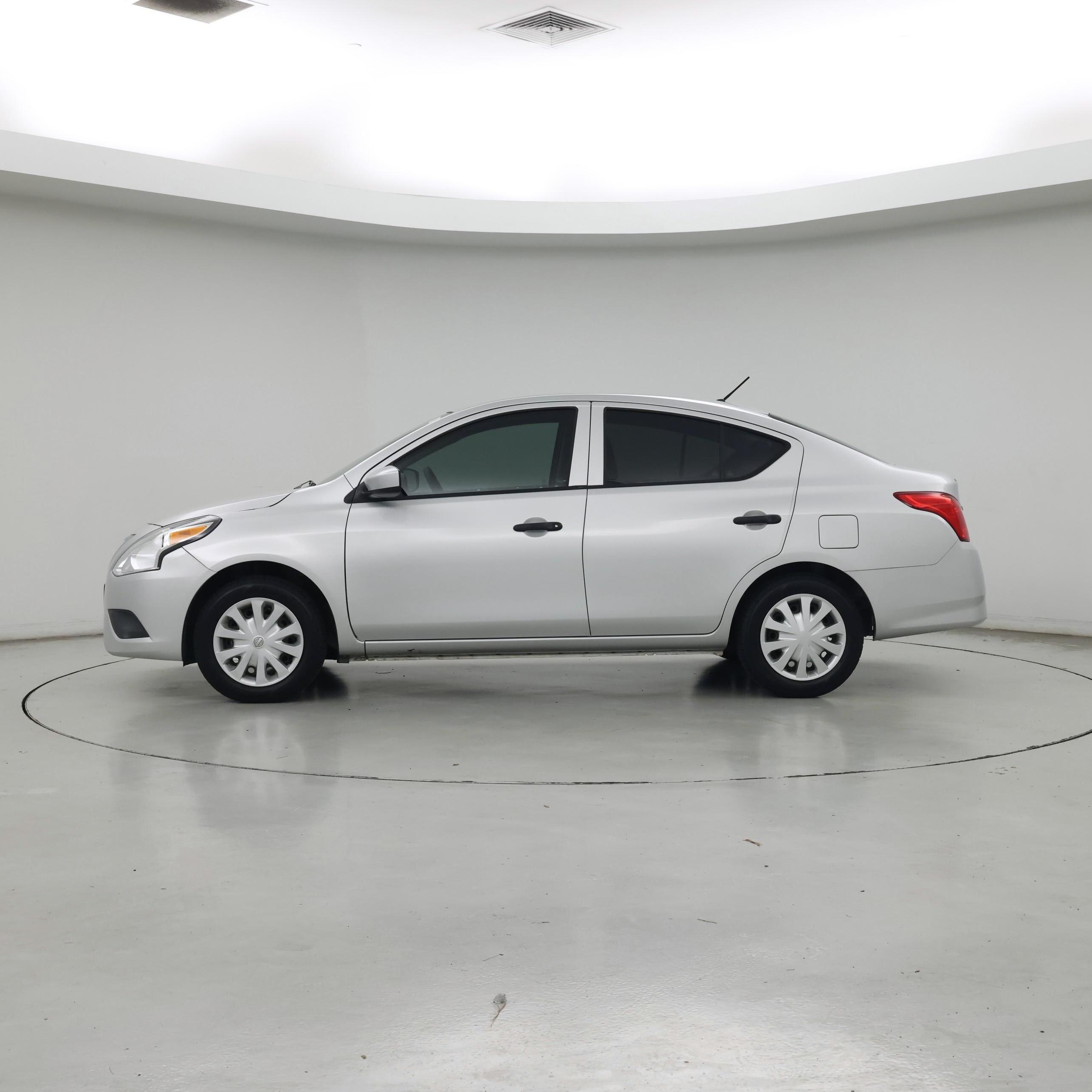 Thumbnail: 2018 Nissan Versa - 3