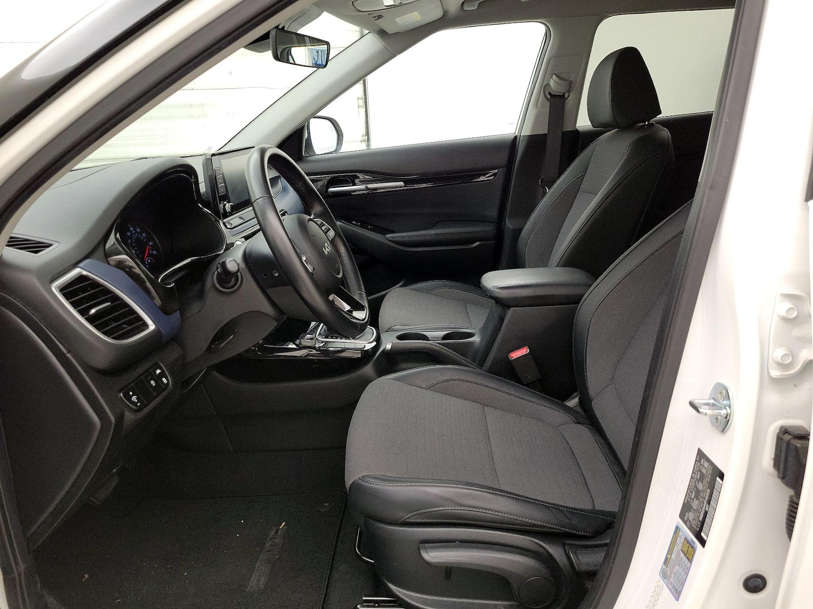 2023 Kia Seltos S - Photo 12