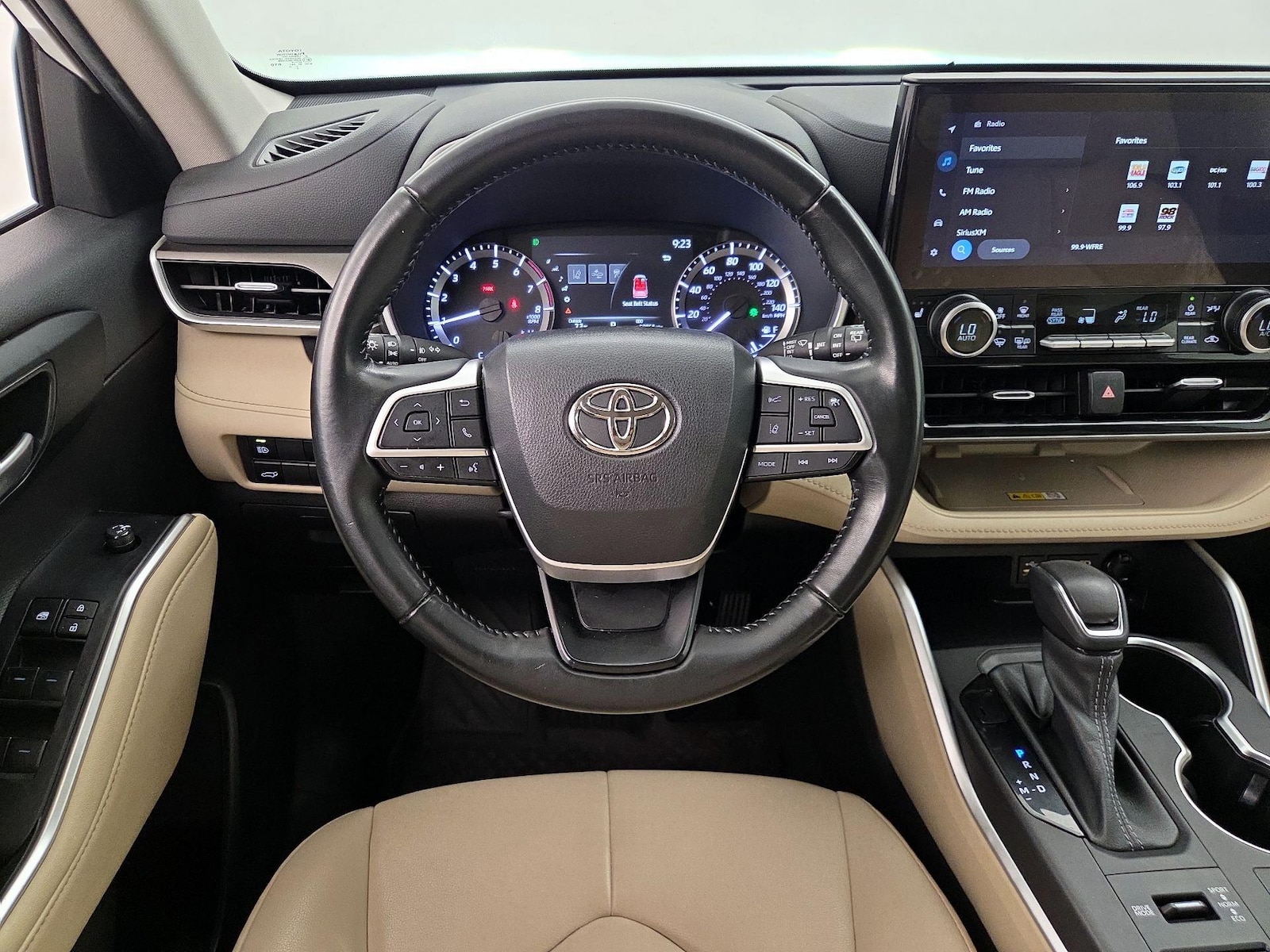 2023 Toyota Highlander XLE - Photo 11