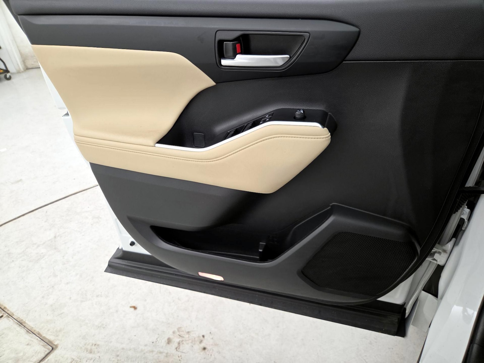 2023 Toyota Highlander XLE - Photo 13