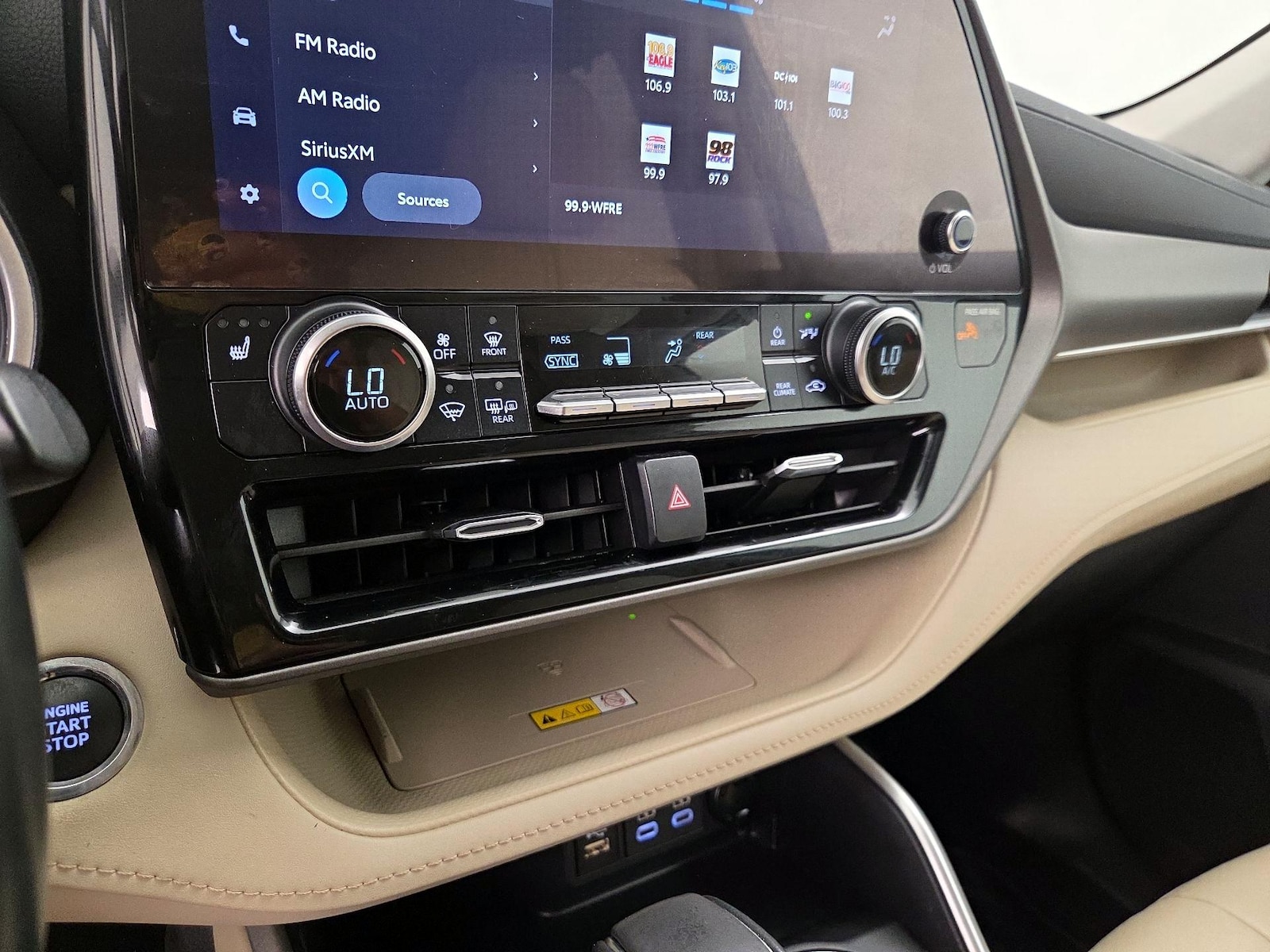 2023 Toyota Highlander XLE - Photo 17