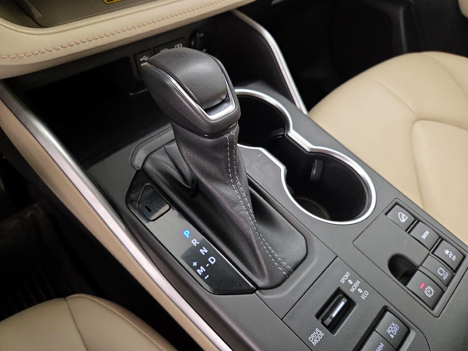 2023 Toyota Highlander XLE - Photo 18