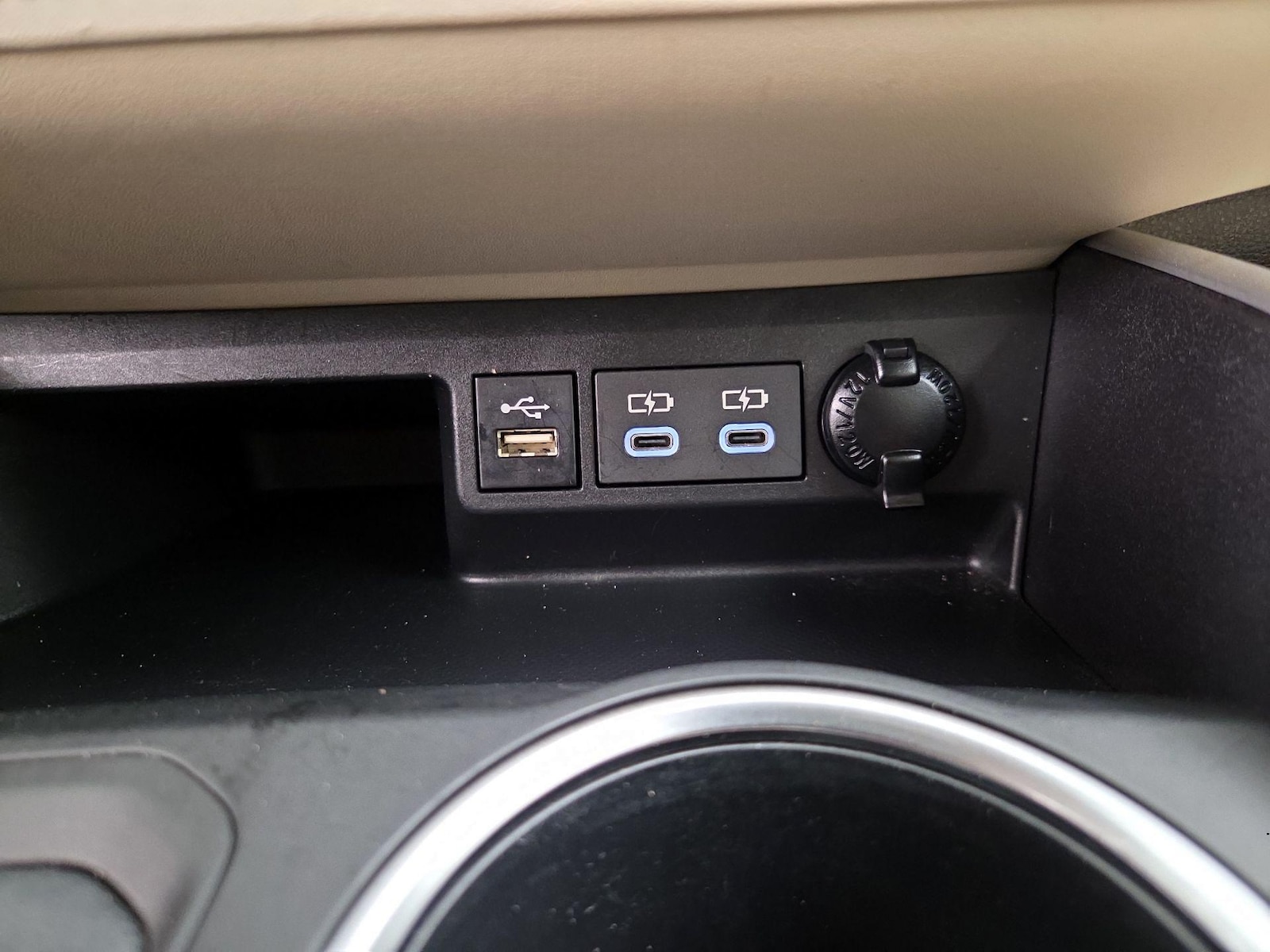 2023 Toyota Highlander XLE - Photo 19
